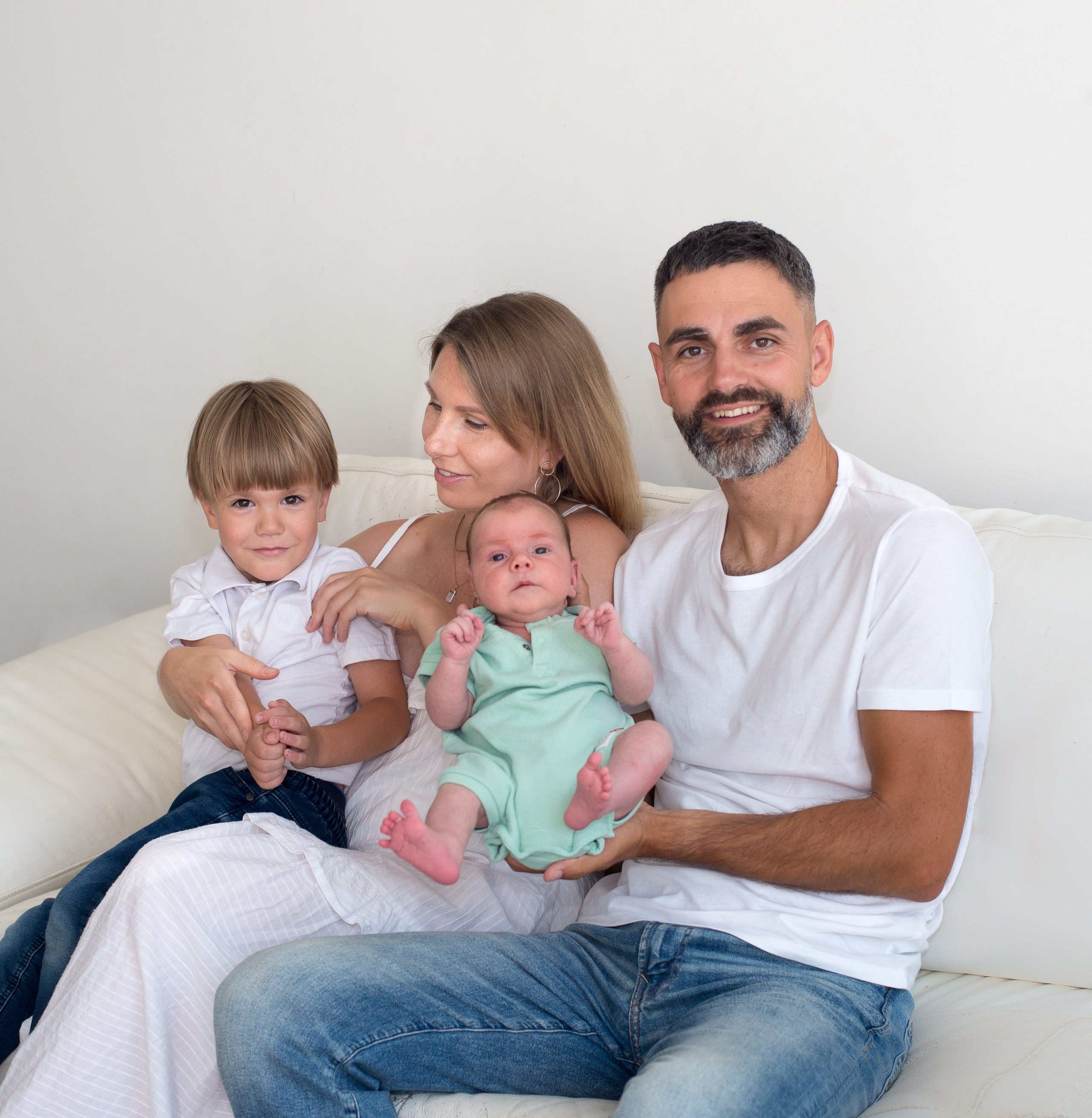 Катя, Андрей Мирон и Лео. Визуальный брендинг