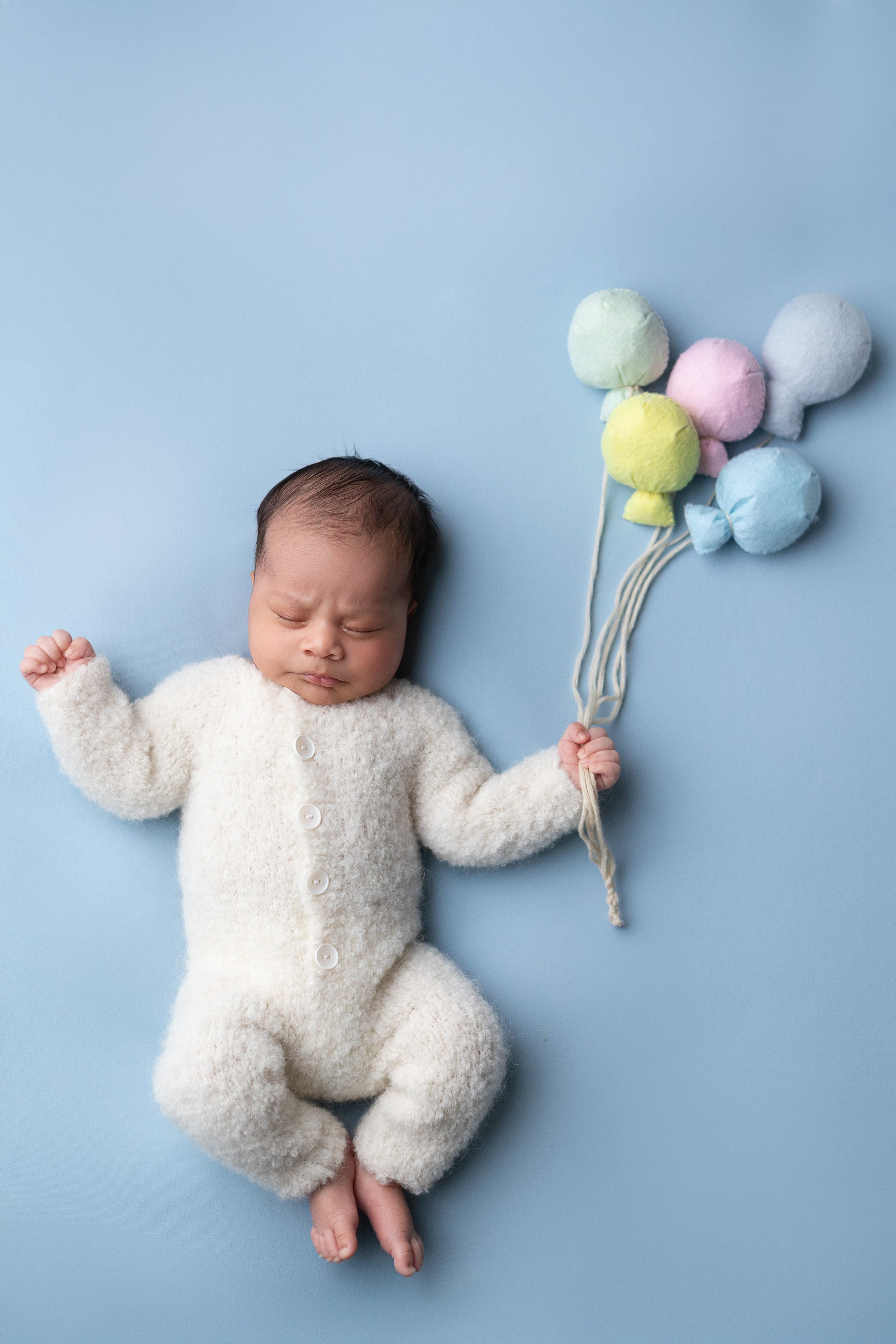 Newborn Classic. Mary Newborn Photo