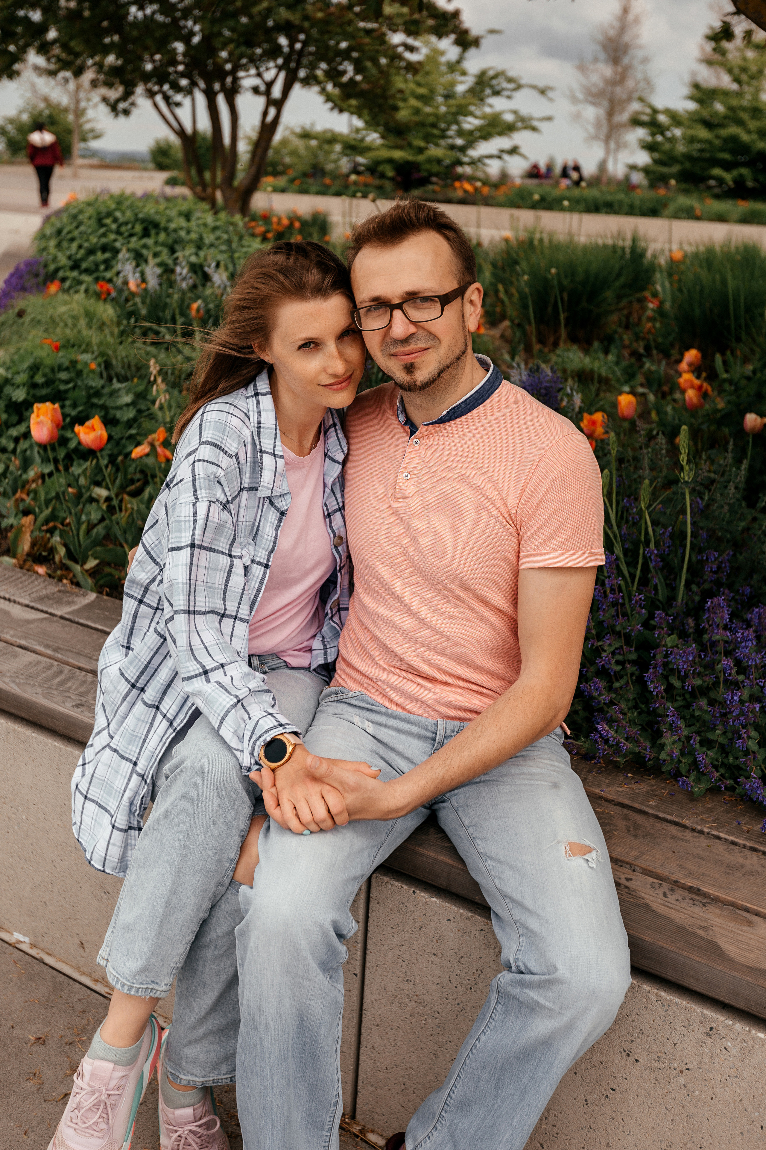 Im Park spazieren gehen. Familien- und Hochzeitsfotografin in Frankfurt am Main Alina Braun