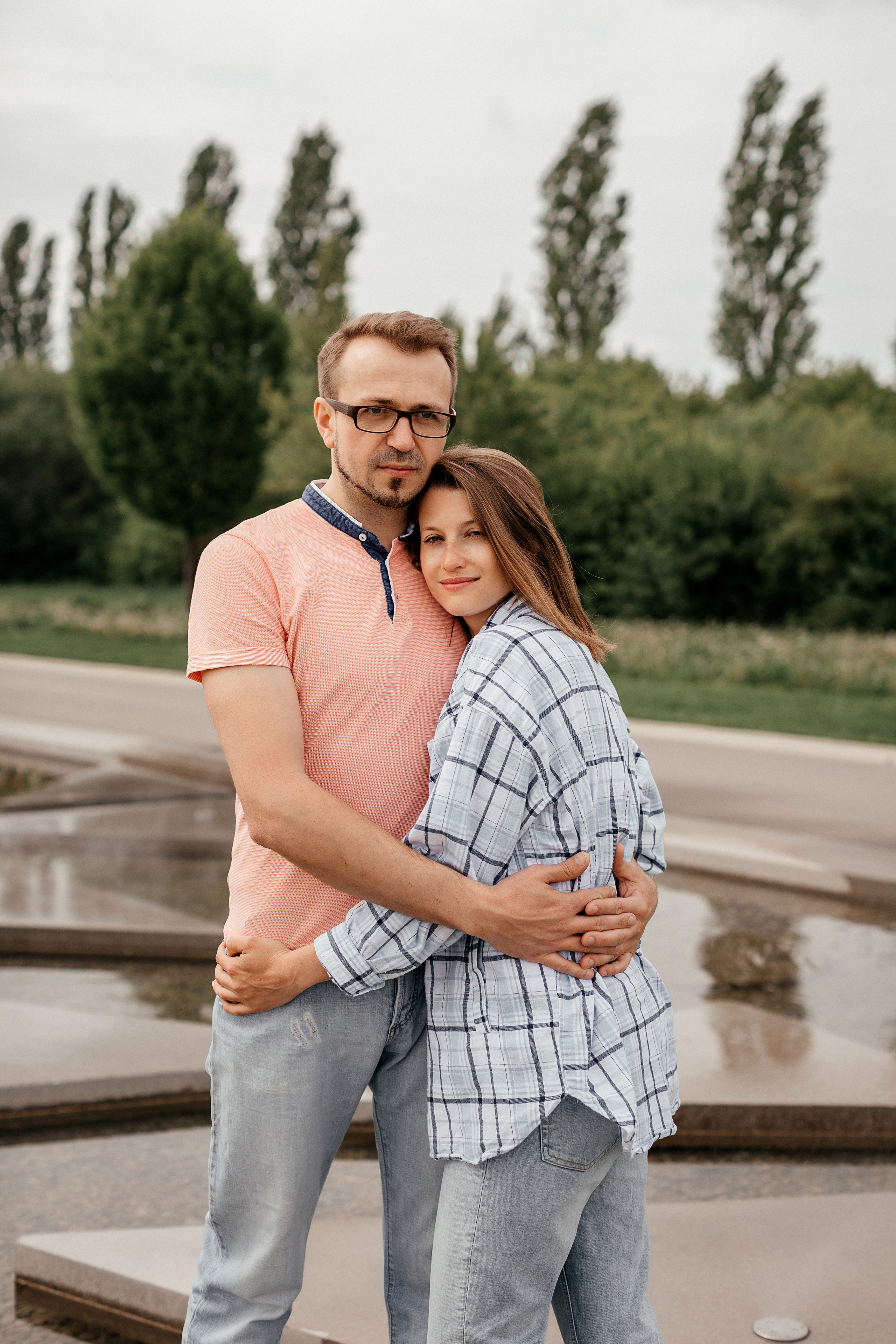 Im Park spazieren gehen. Familien- und Hochzeitsfotografin in Frankfurt am Main Alina Braun