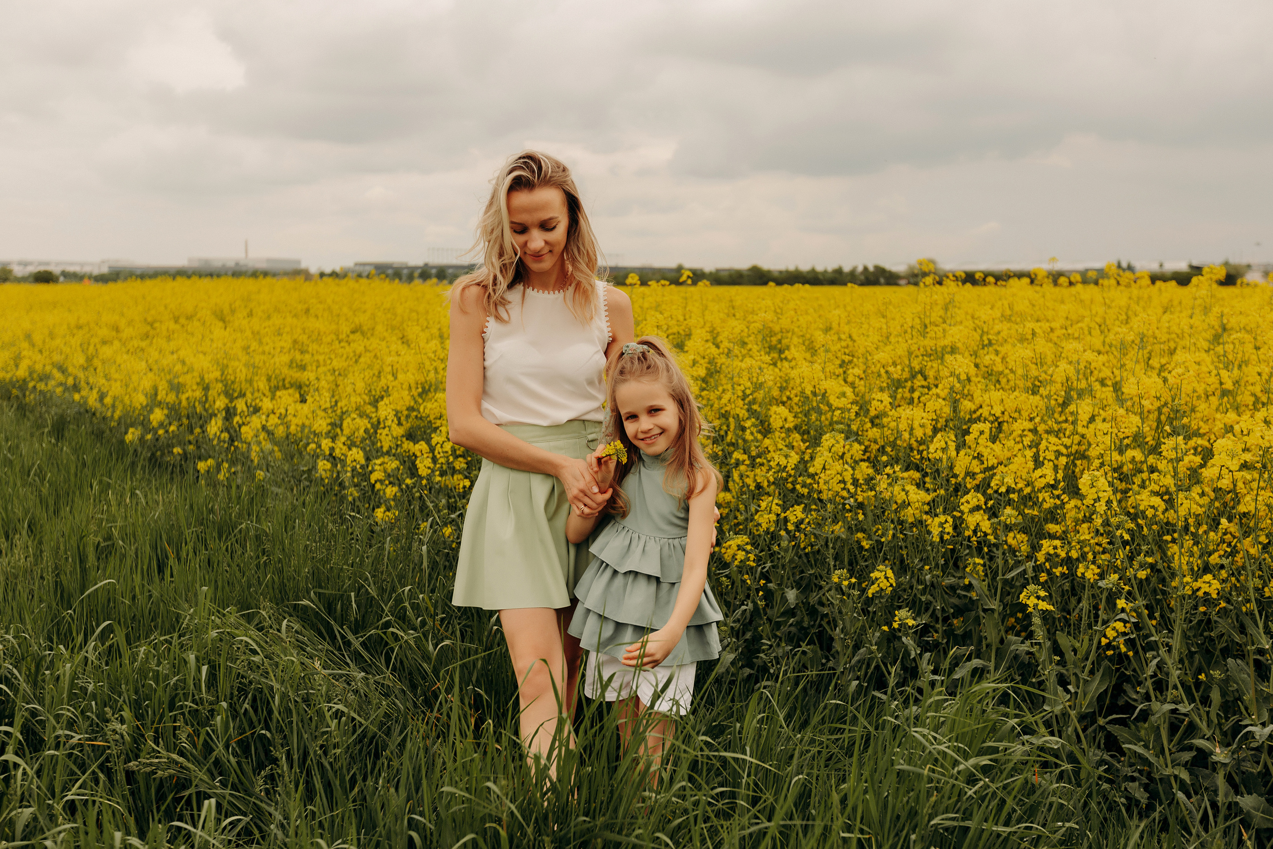 Рапсовое поле. Семейный и свадебный фотограф в Франкфурте на Майне Алина Браун