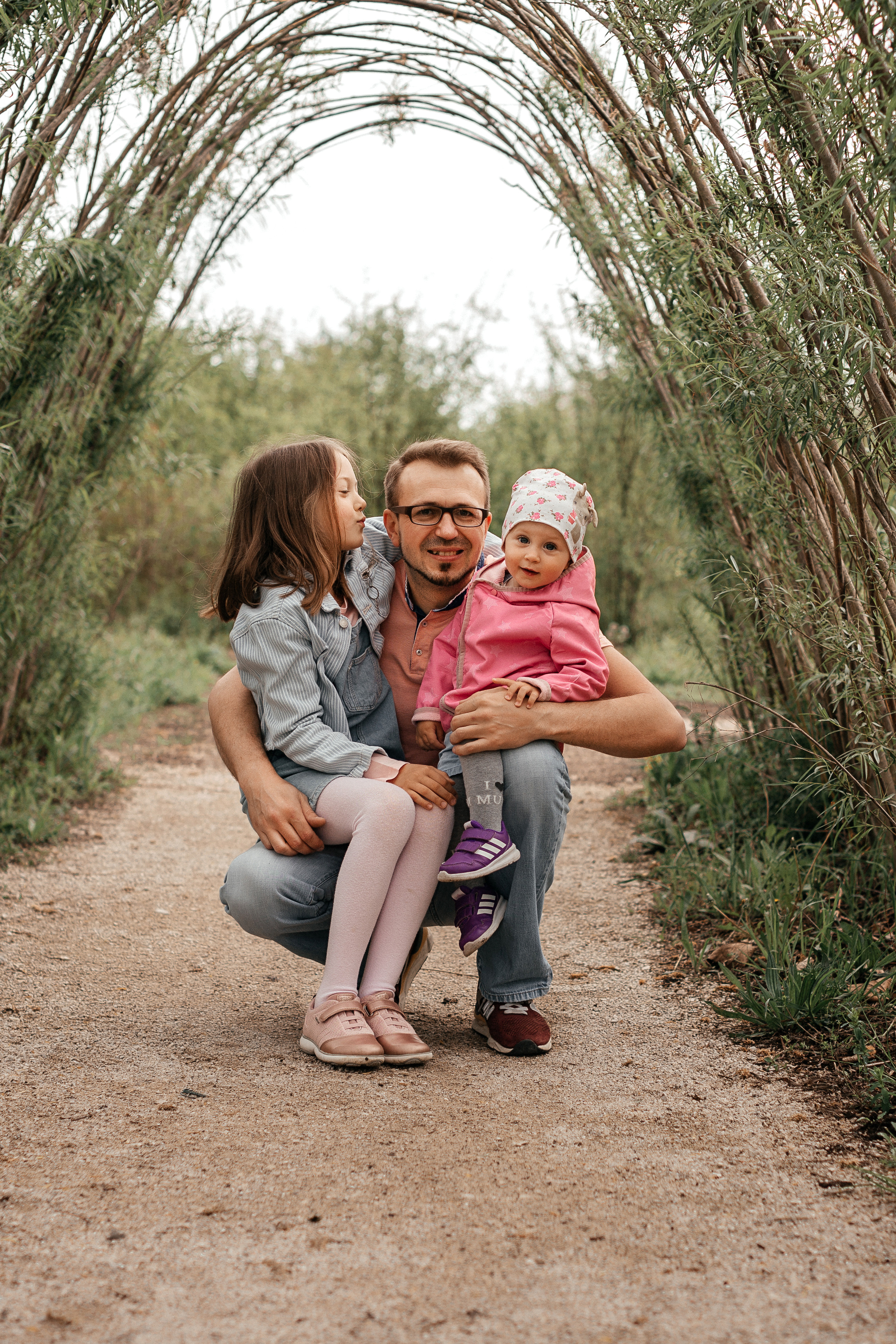 Im Park spazieren gehen. Familien- und Hochzeitsfotografin in Frankfurt am Main Alina Braun