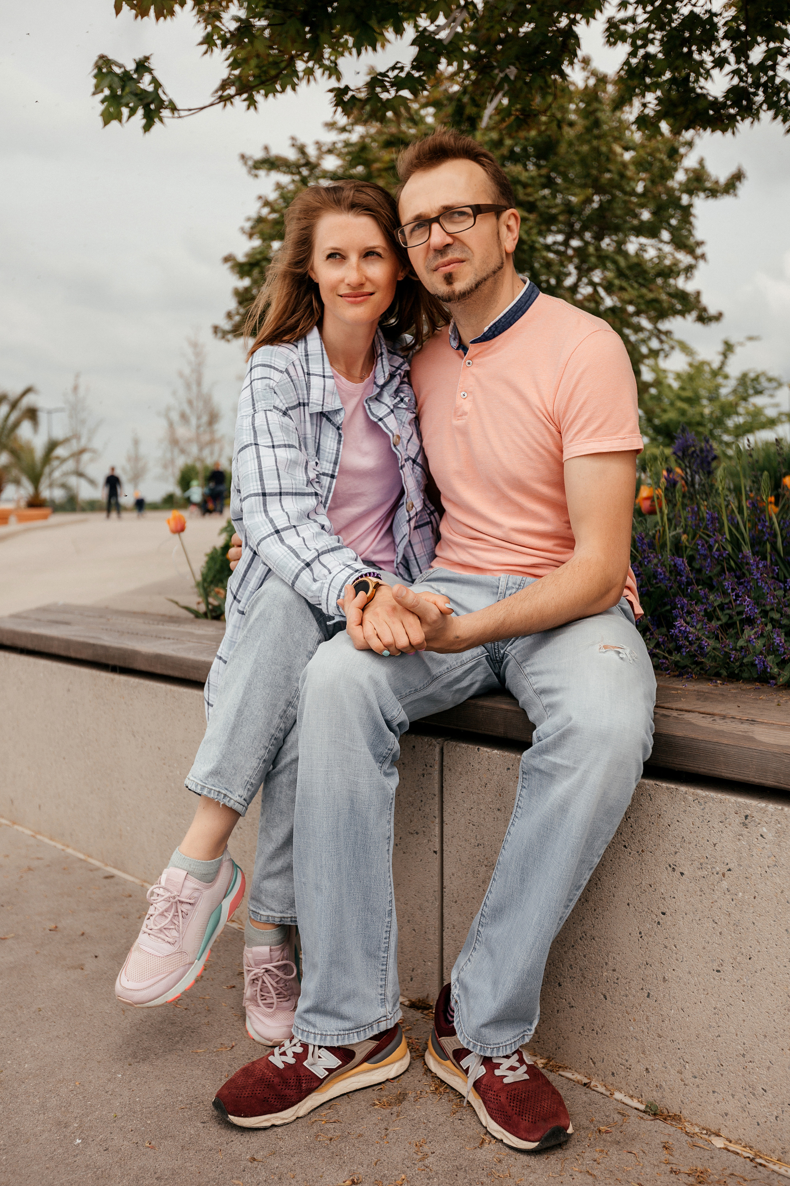 Im Park spazieren gehen. Familien- und Hochzeitsfotografin in Frankfurt am Main Alina Braun