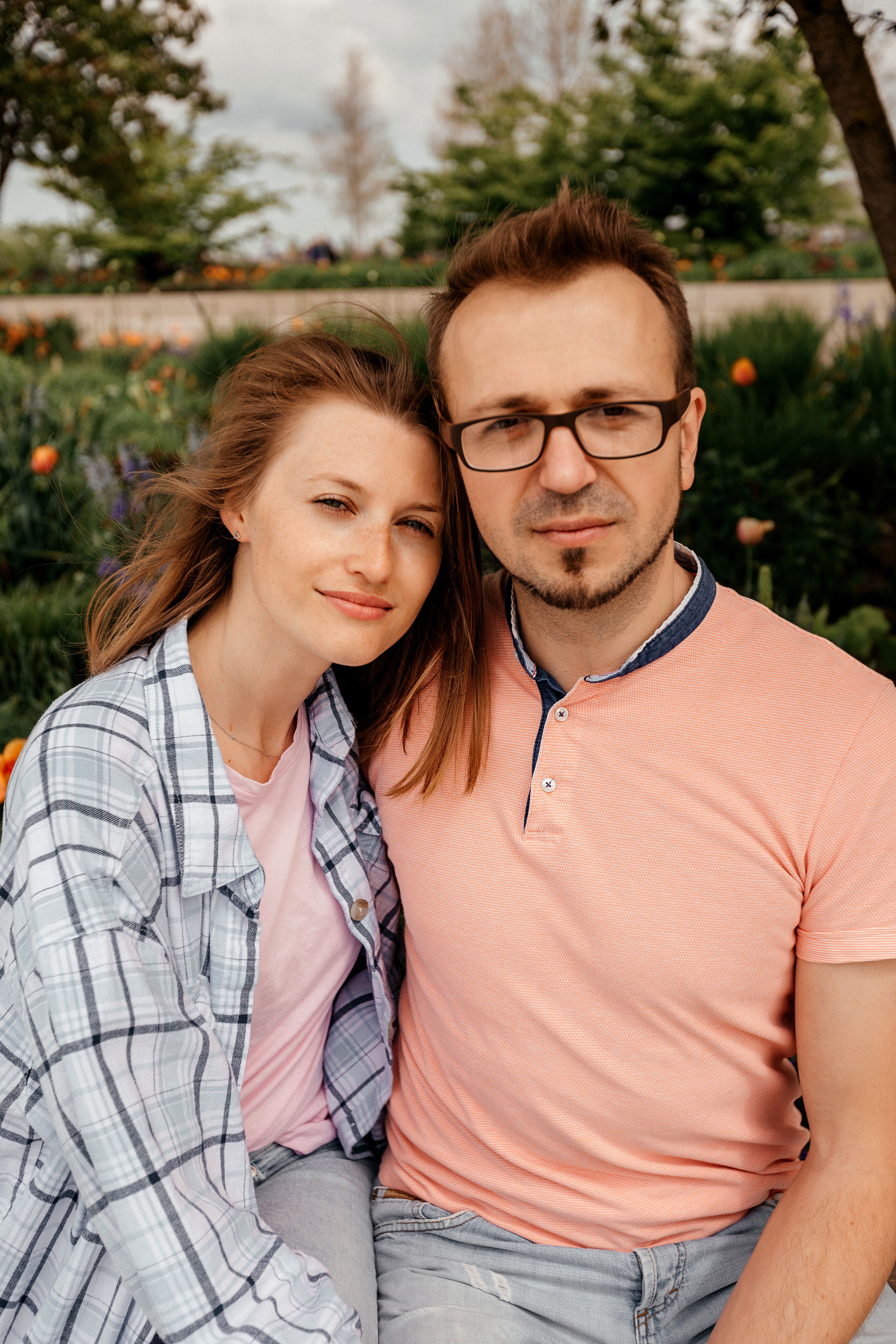 Im Park spazieren gehen. Familien- und Hochzeitsfotografin in Frankfurt am Main Alina Braun