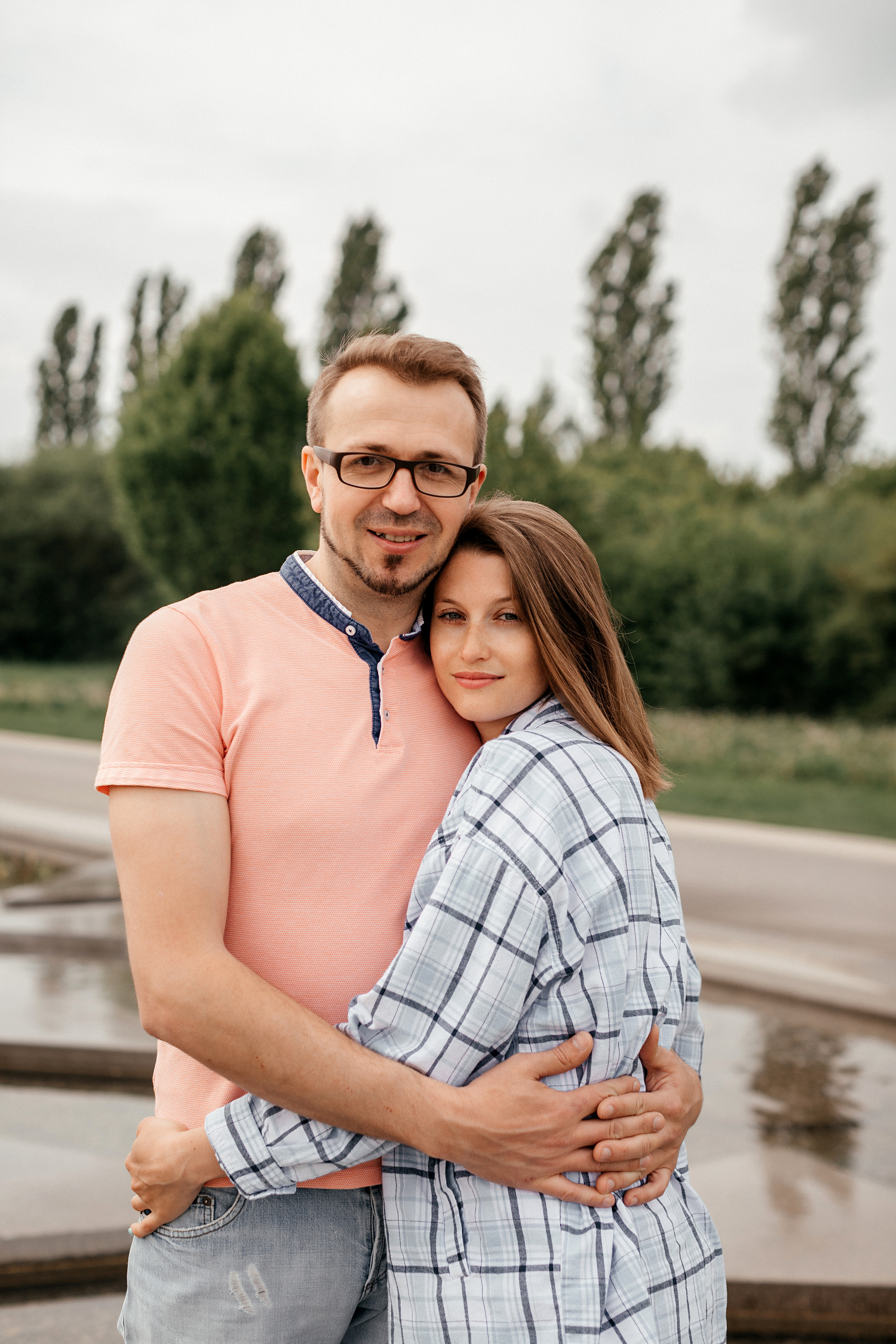 Im Park spazieren gehen. Familien- und Hochzeitsfotografin in Frankfurt am Main Alina Braun