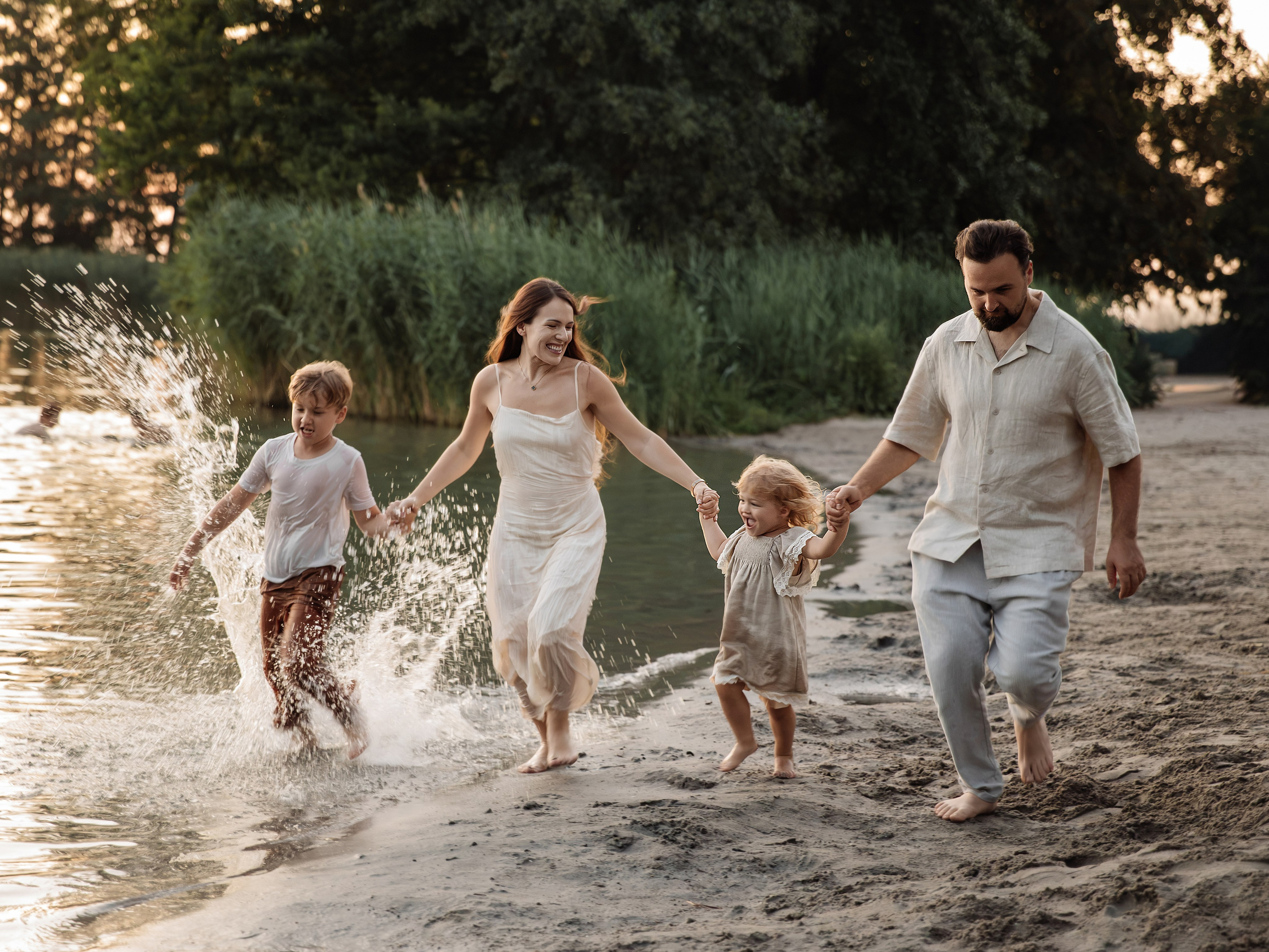 Family (Outdoor). Wedding Photographer