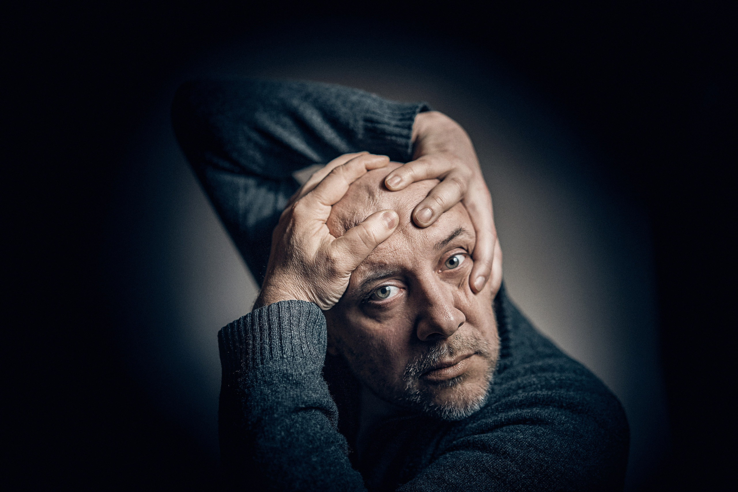 Portret Malarza - Simeon Genew - Portrety w studio - Fotograf i wideograf Andriej Szypiłow