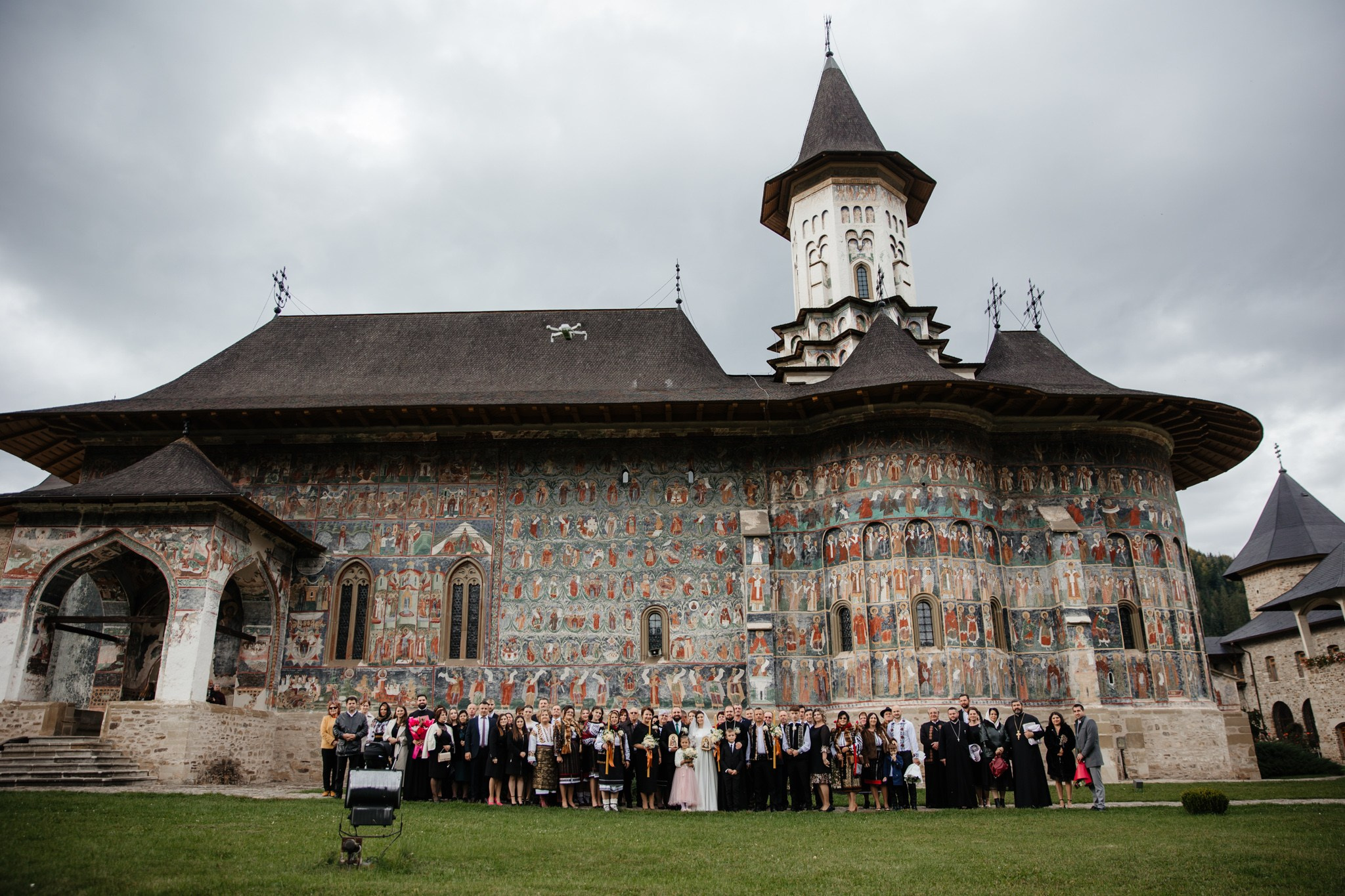 Nunta de Poveste la Sucevița: Cristi și Andreea. Servicii foto-video profesionale, pentru momente de neuitat