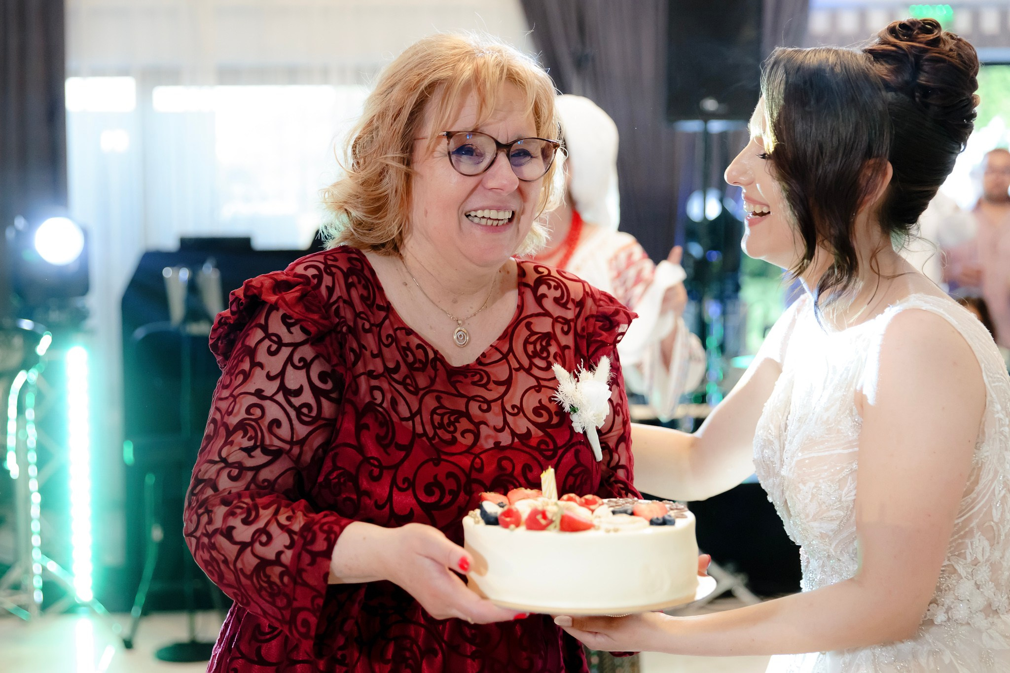 Ioana & Ionuț | Nuntă de poveste la Păstrăvăria Poiana din Mălini județul Suceava. Servicii foto-video profesionale, pentru momente de neuitat