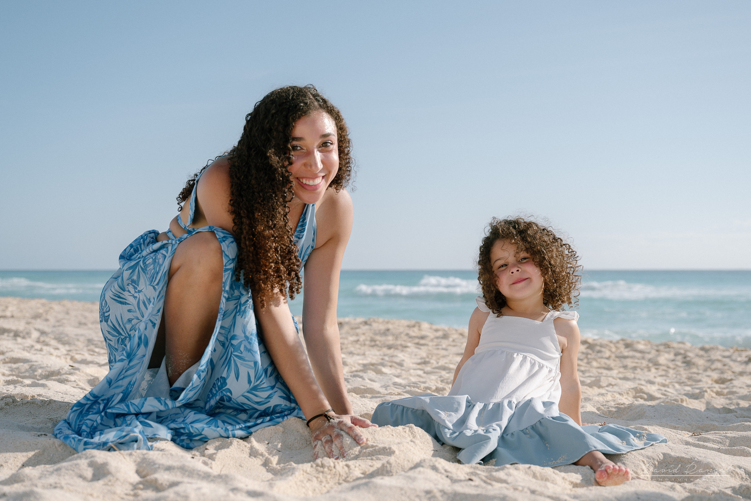 Gabi Guilliod — Family Session — Playa Delfines. Destination wedding photographer based in Cancun and Riviera Maya with service worldwide