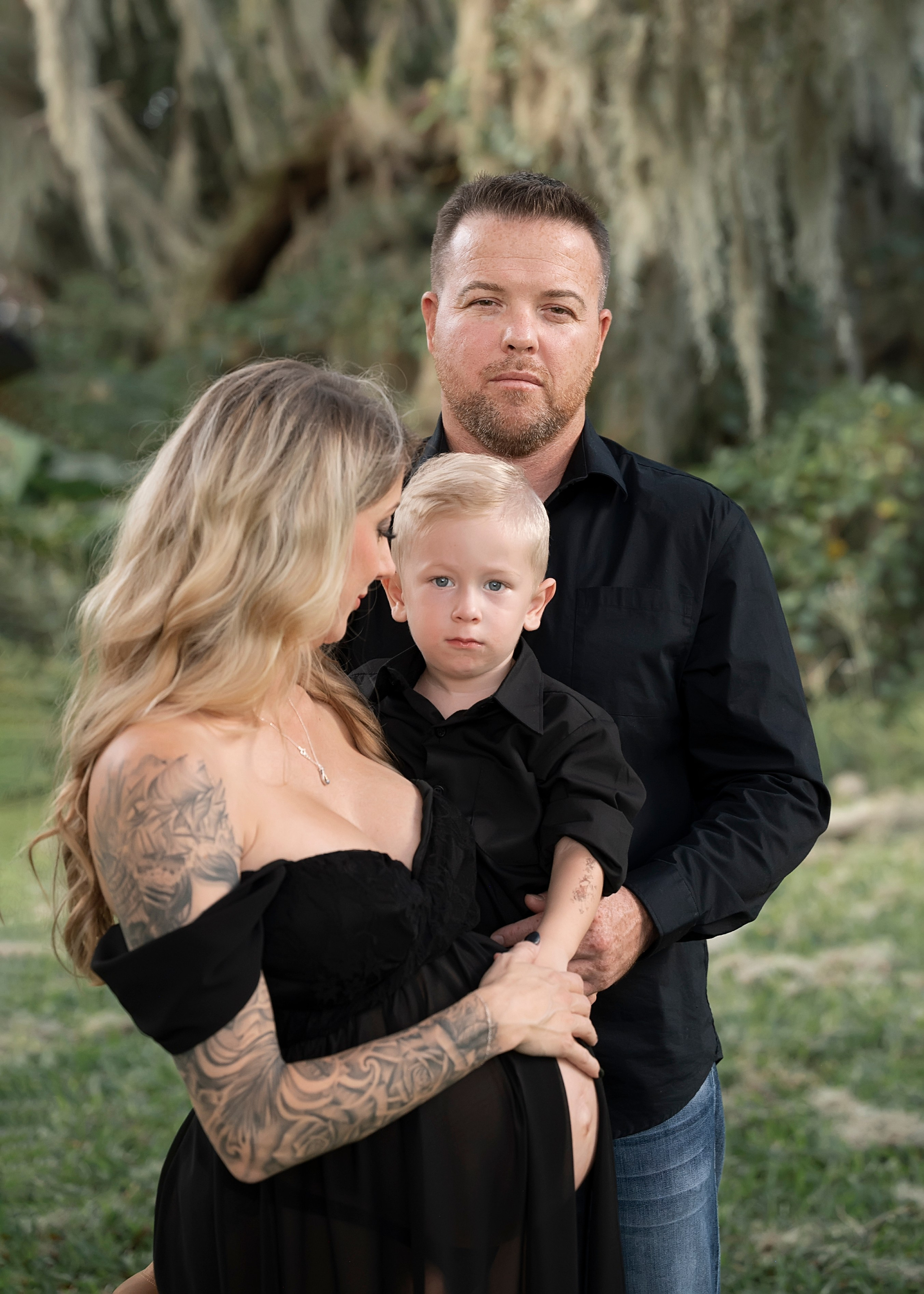 Maternity session outside. Portrait, kids and family photographer in Wesley Chapel Alina Alice Osipova