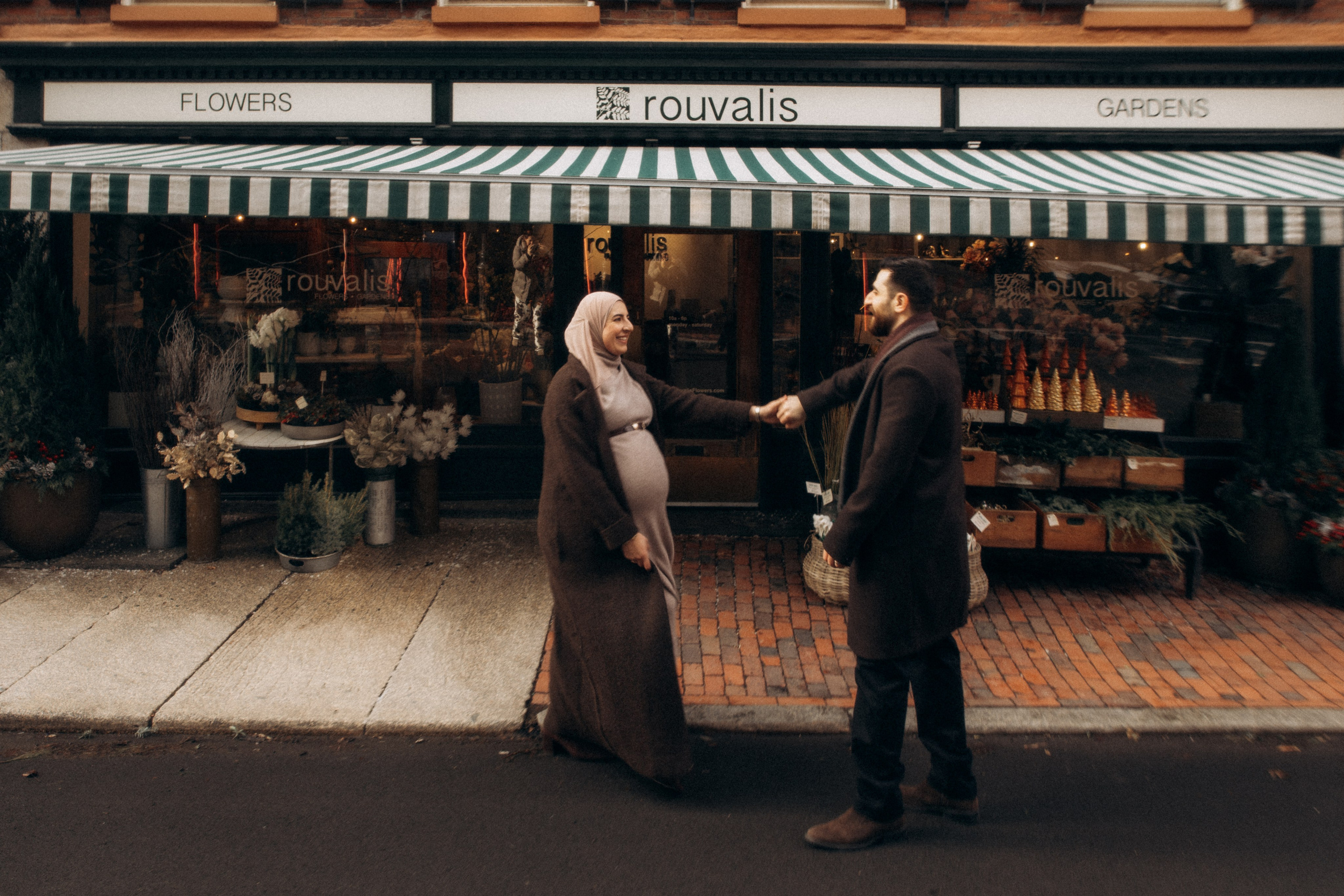 Winter Pregnancy Photoshoot | Bacon Hill, Boston