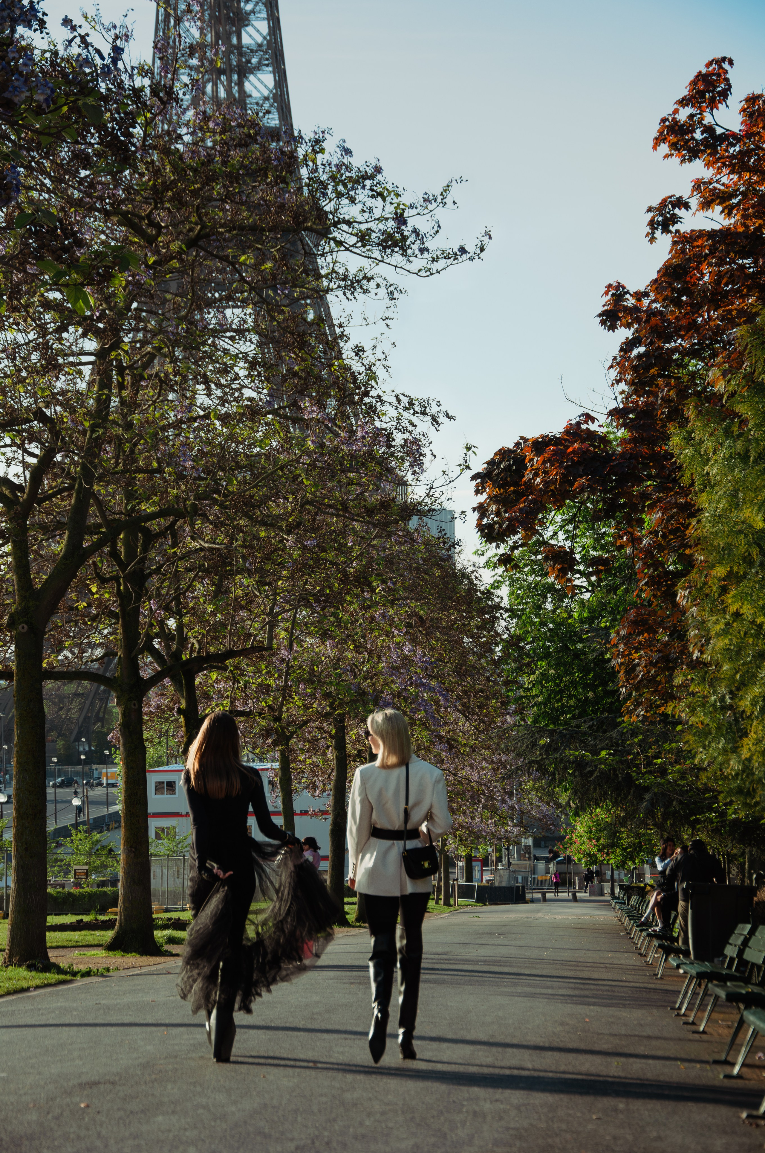Фотосессия с подругой в Париже. Фотограф в Париже Полина Осипова