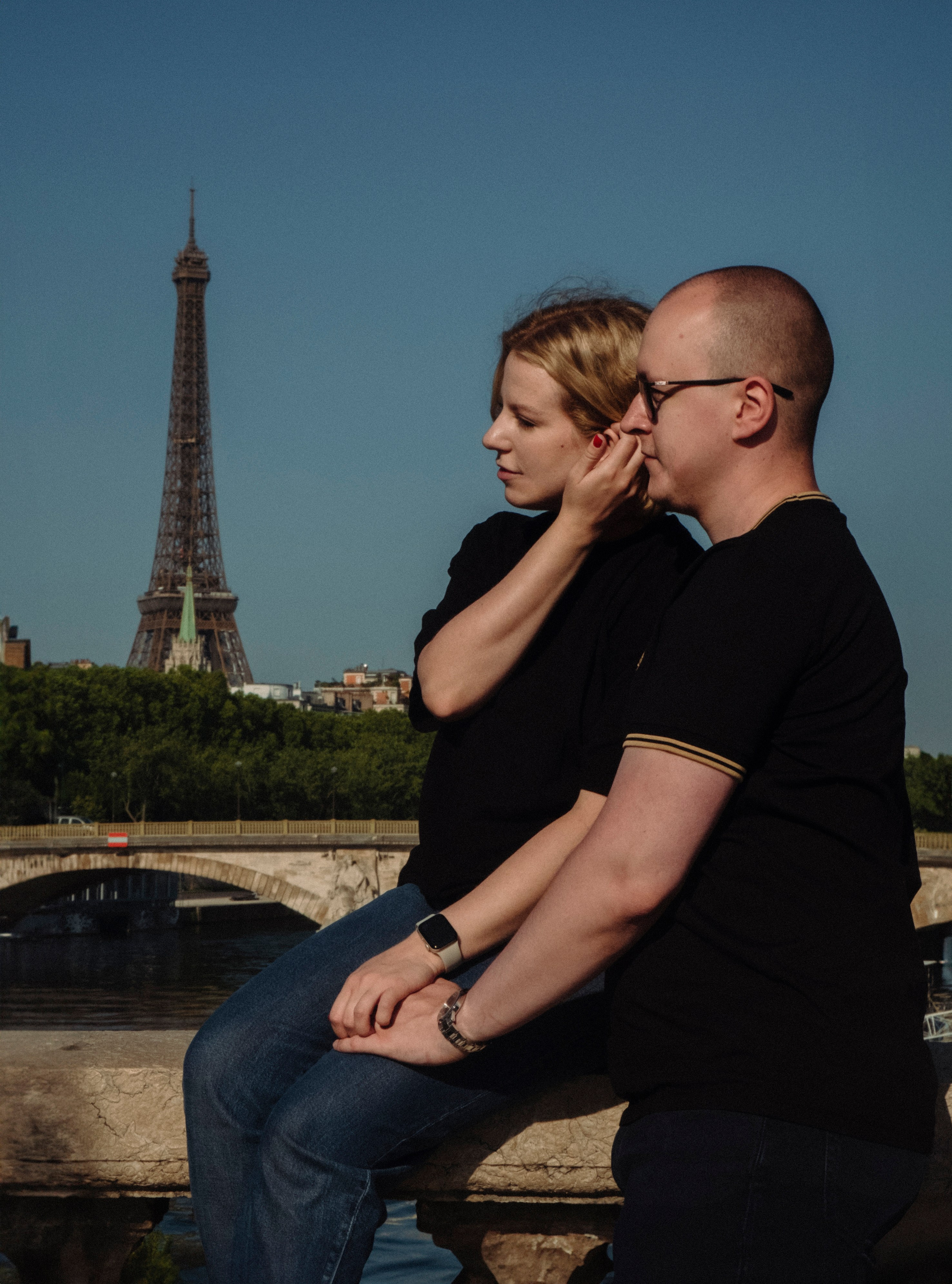 Couple photoshoot near the Louvre. Paris photographer — Polina Osipova