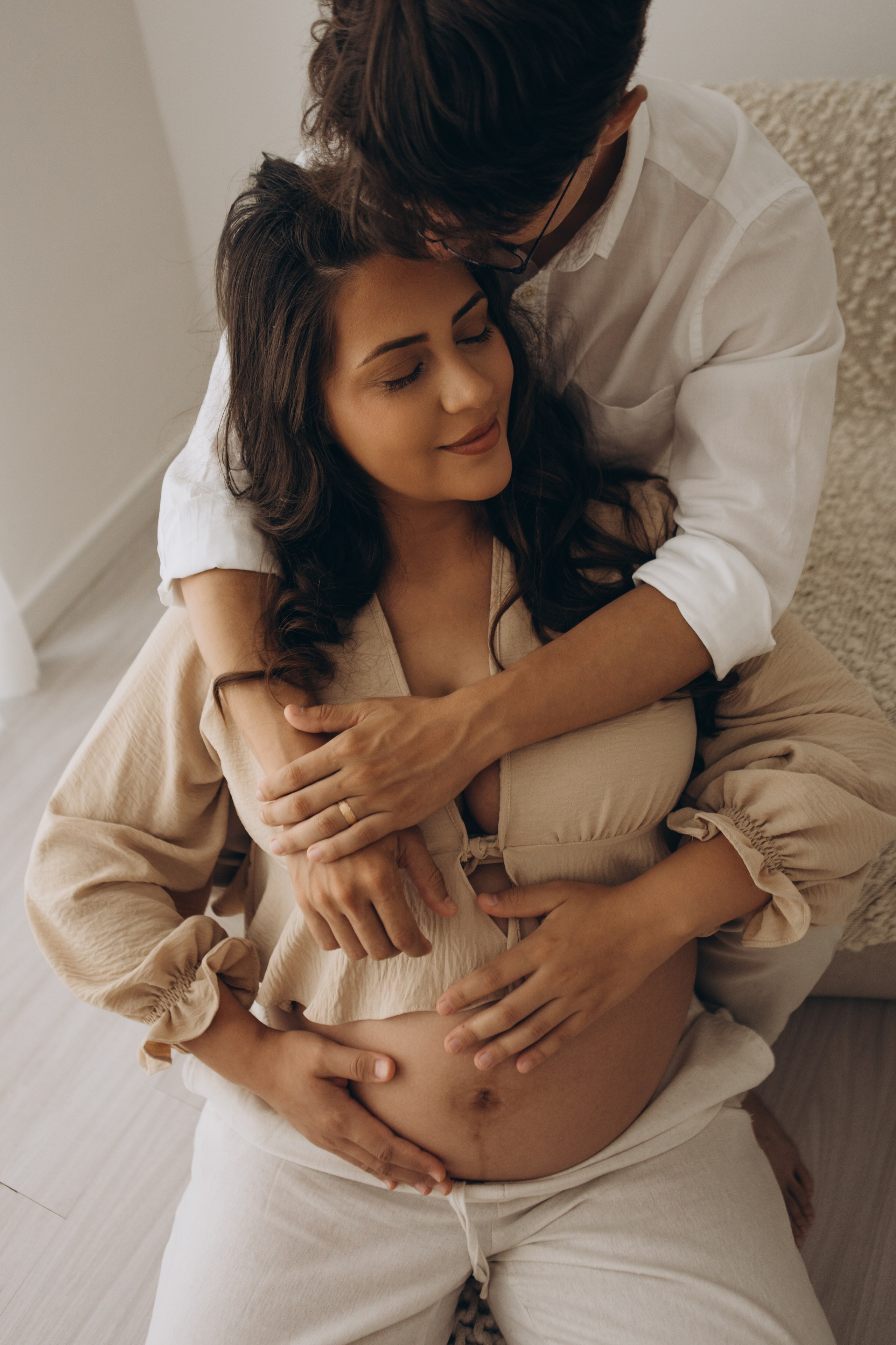 conexão entre casal em ensaio gestante intimista em Sorocaba