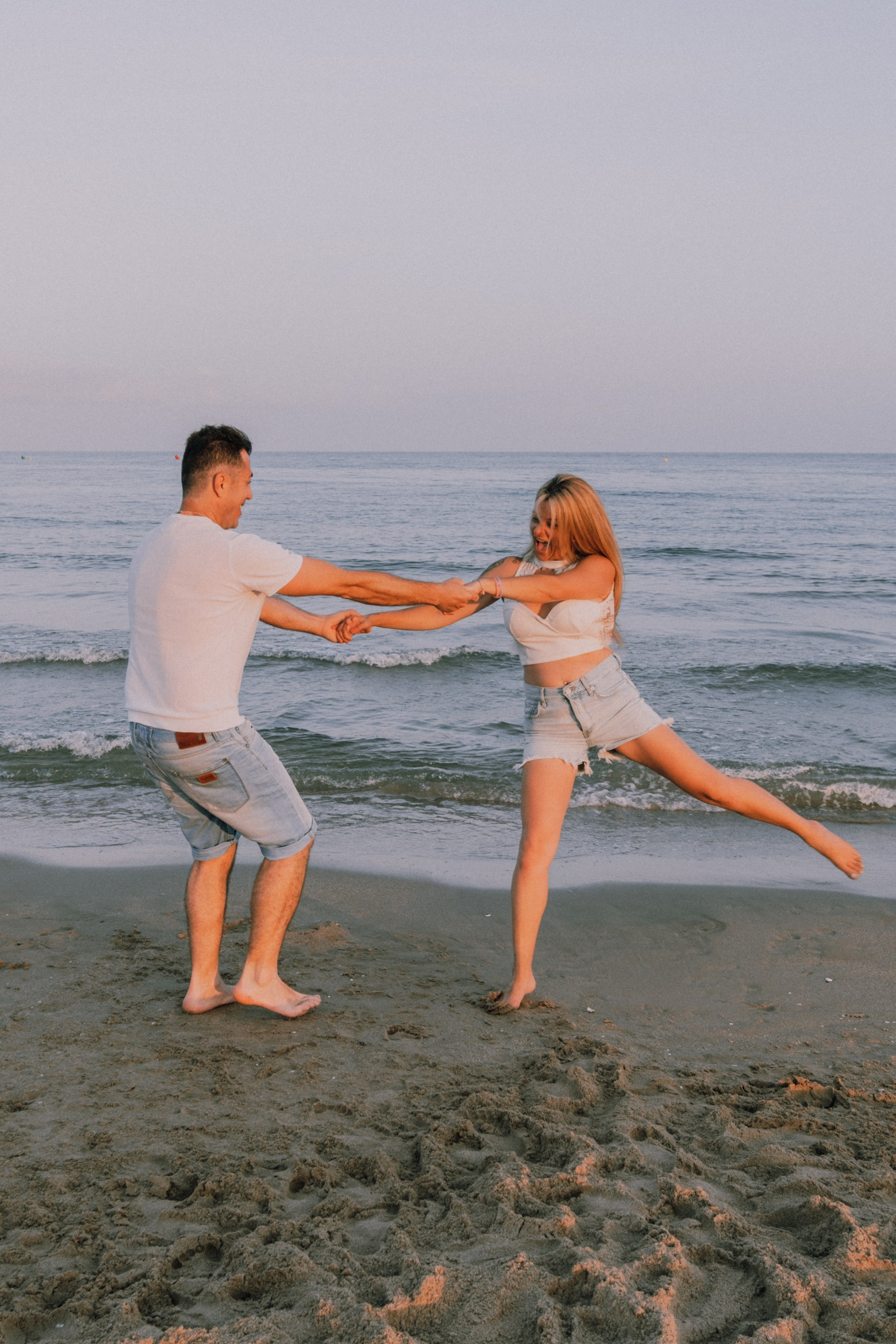 Sesión familiar en la playa. Fotografía profesional en Calafell - Elena Medvedeva