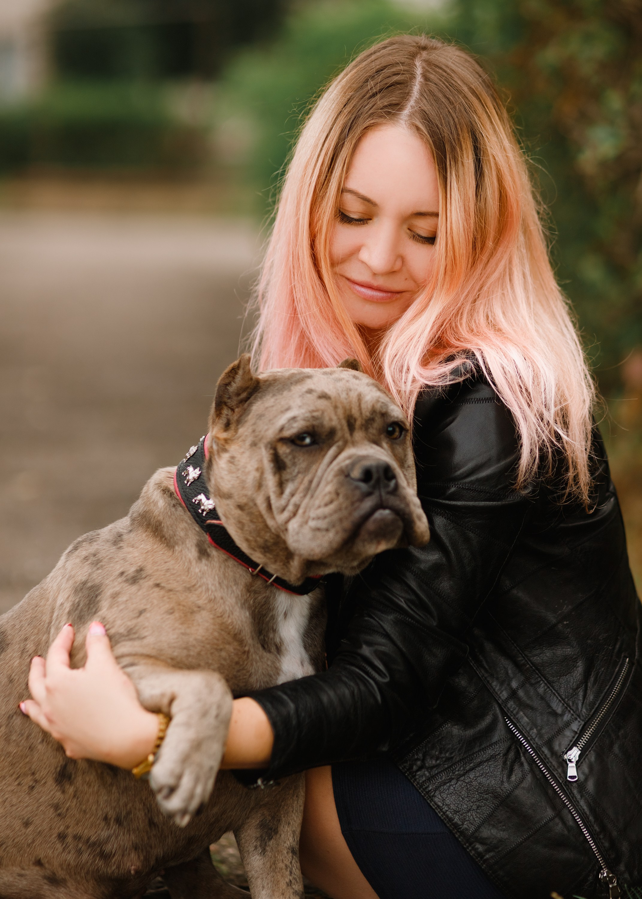Alesya & her bullies. Kaja | fotograf we Wrocławiu | ludzie i psy