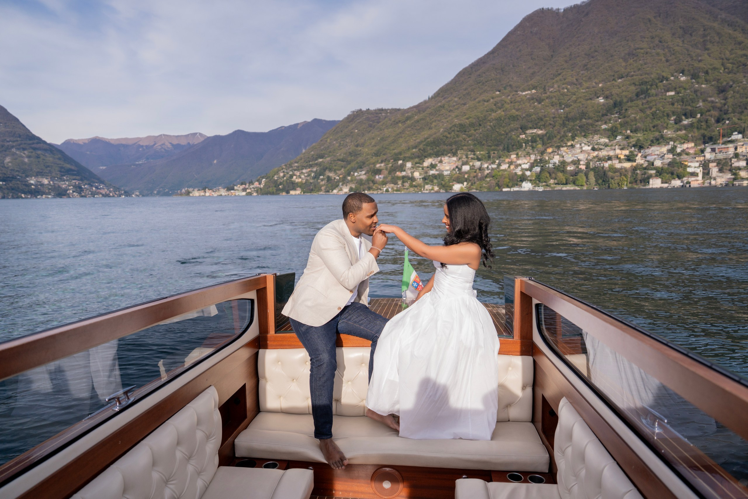 Boat proposal. Fotografo matrimonio Lago di Como Ferrari Media Production