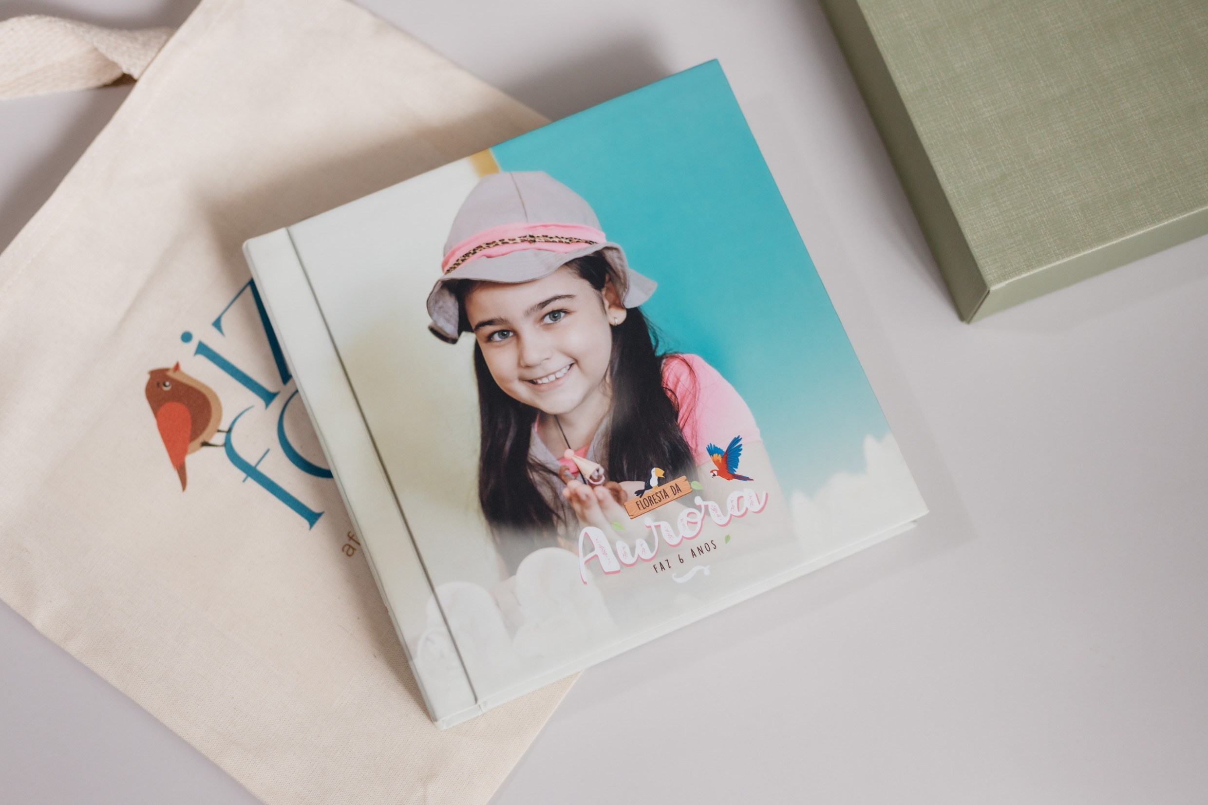 Álbum fotográfico profissional com capa personalizada