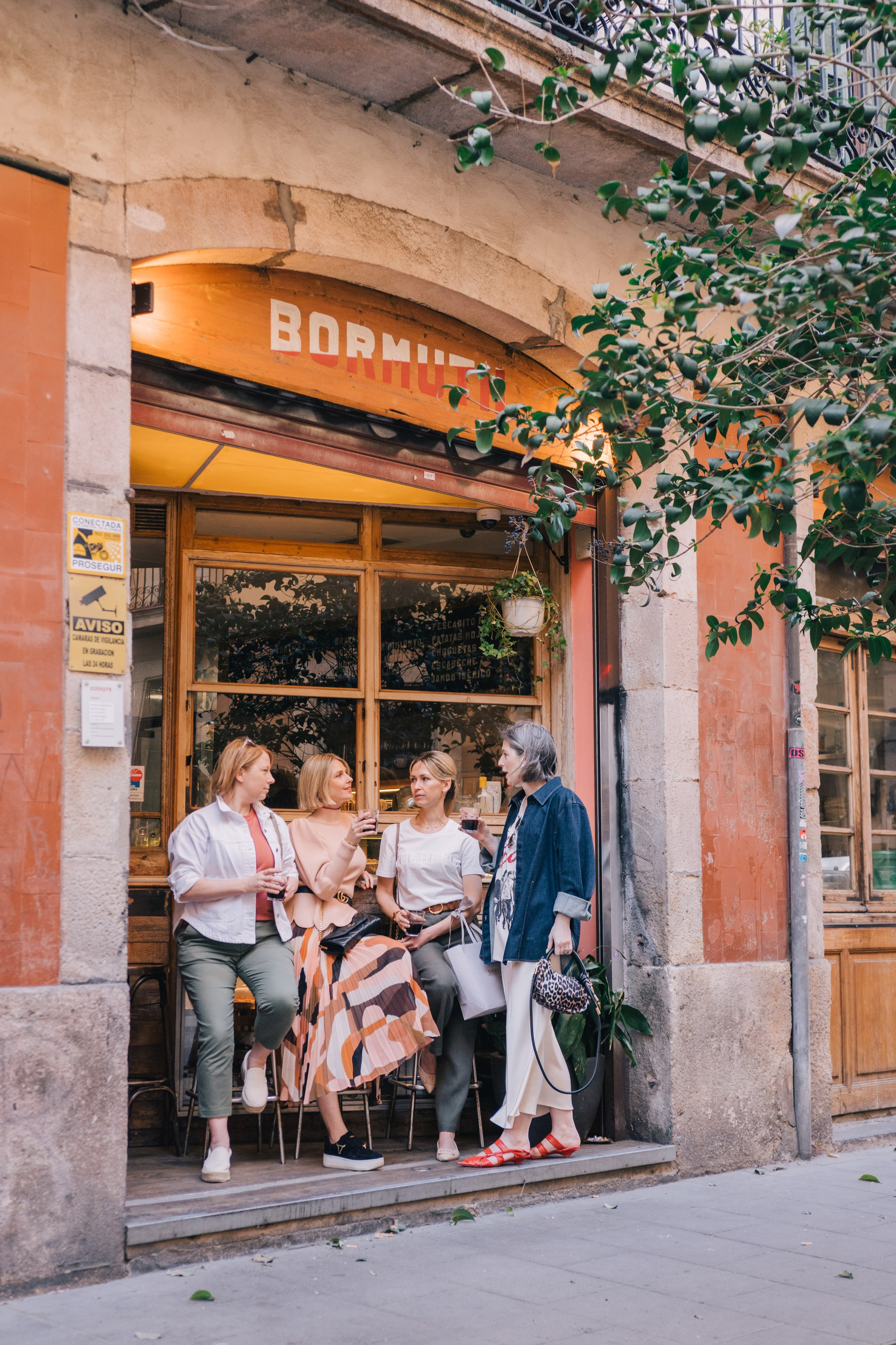 Yulia and friends. Photographer Kristina Dorina