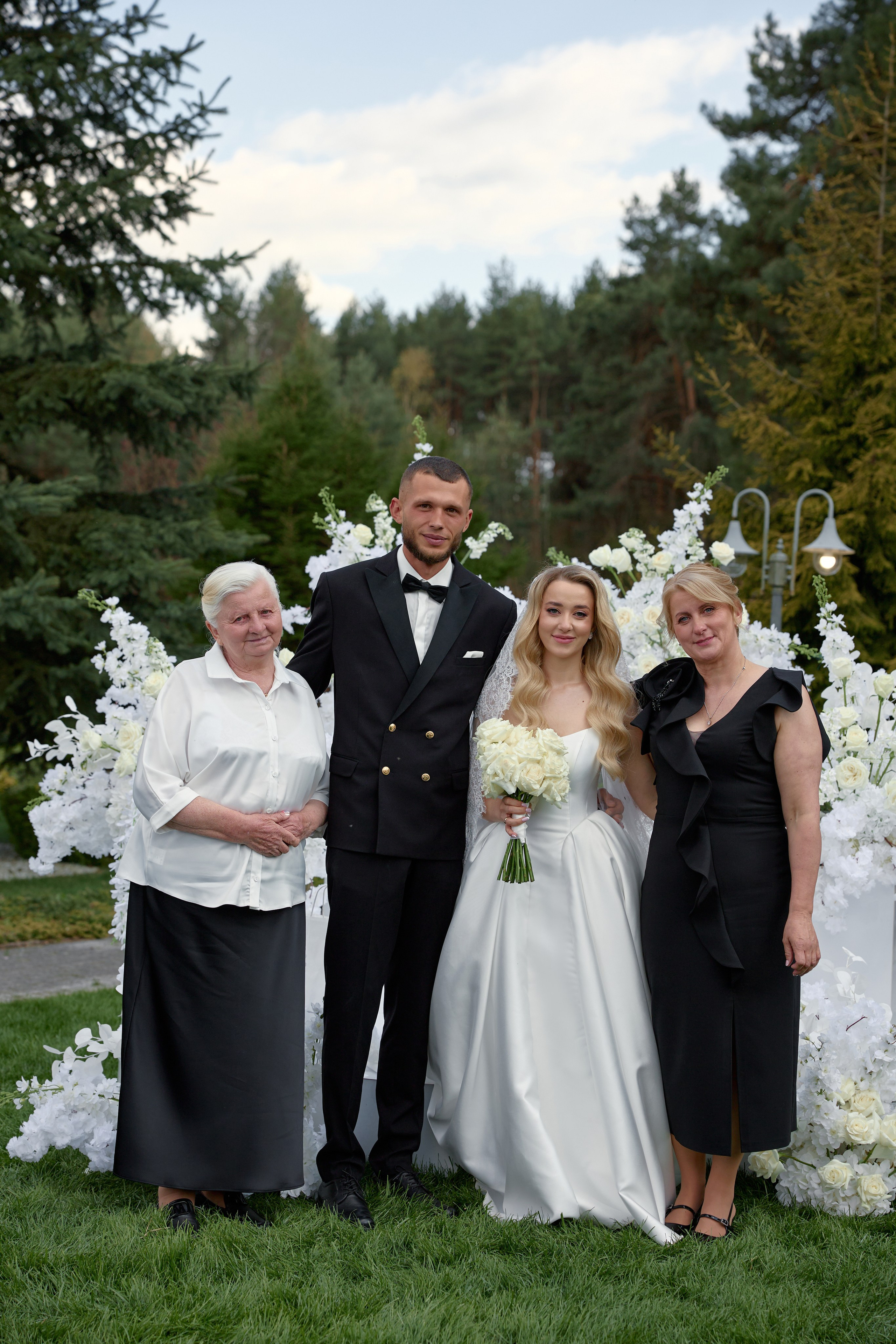Natalia & Roman. Dworek przy lesie. Fotograf ślubny i rodzinny w Krakowie Yana Klymova