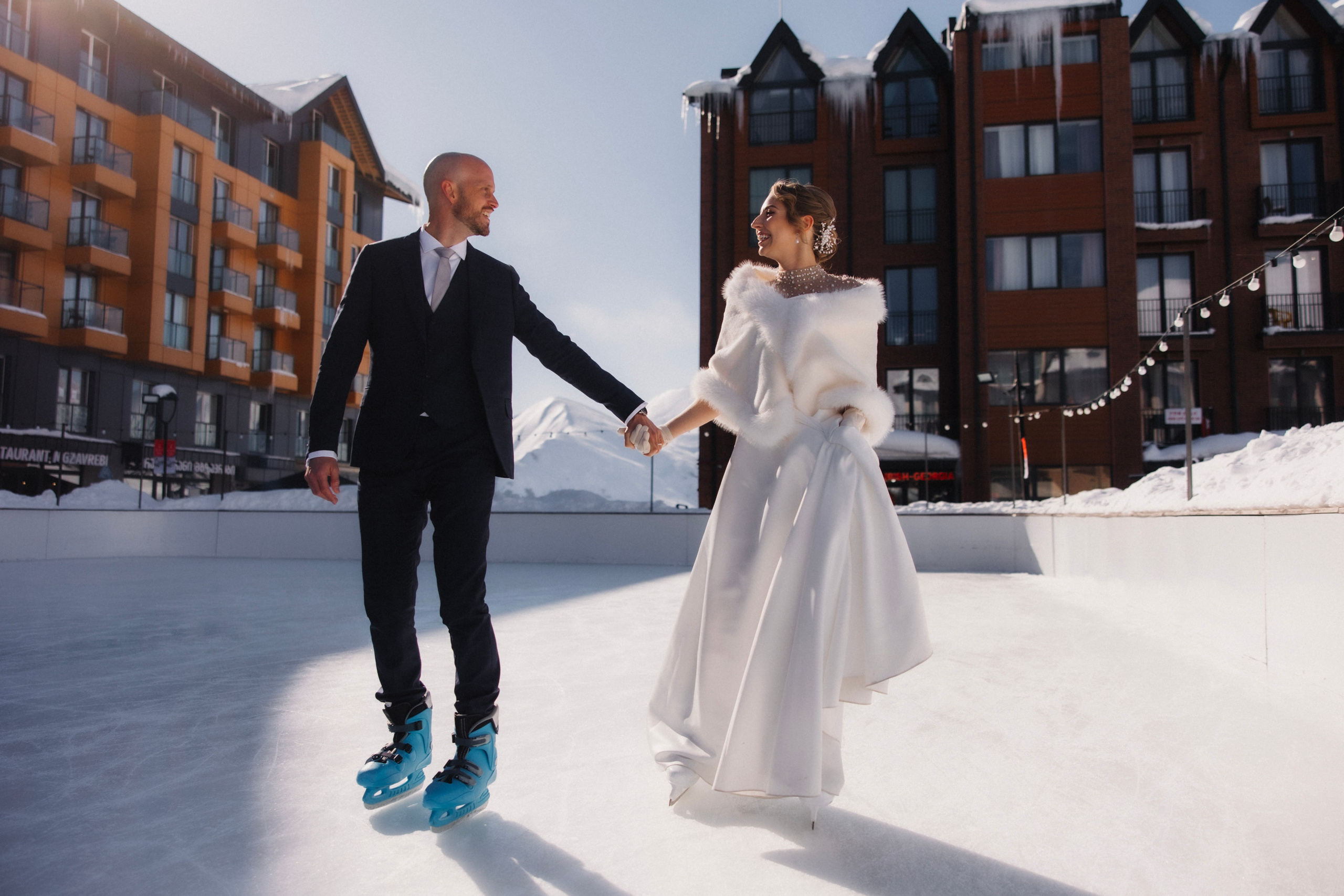 Love in winter mountains. Wedding photographer in Tbilisi Ioseb Mamniashvili