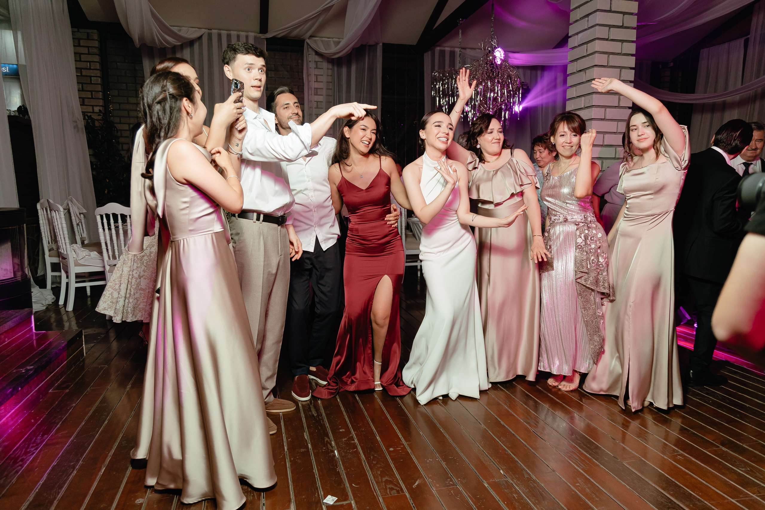 Thomas & Suyumbika. Главная