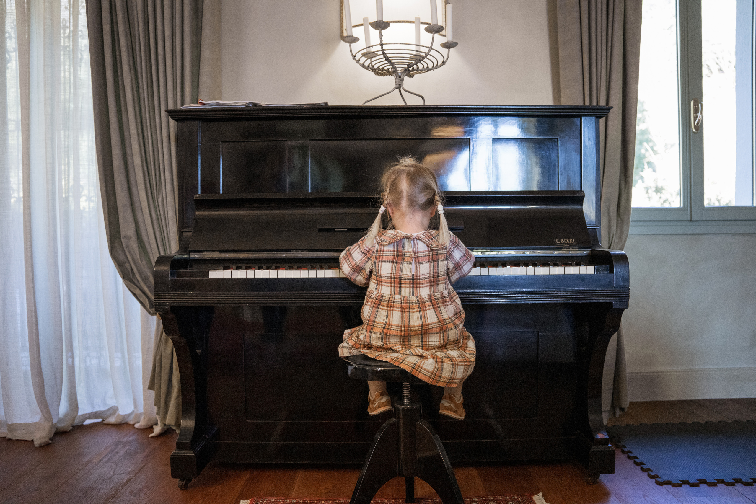 Glafira and Tanya. PHOTOGRAPHER IN ITALY