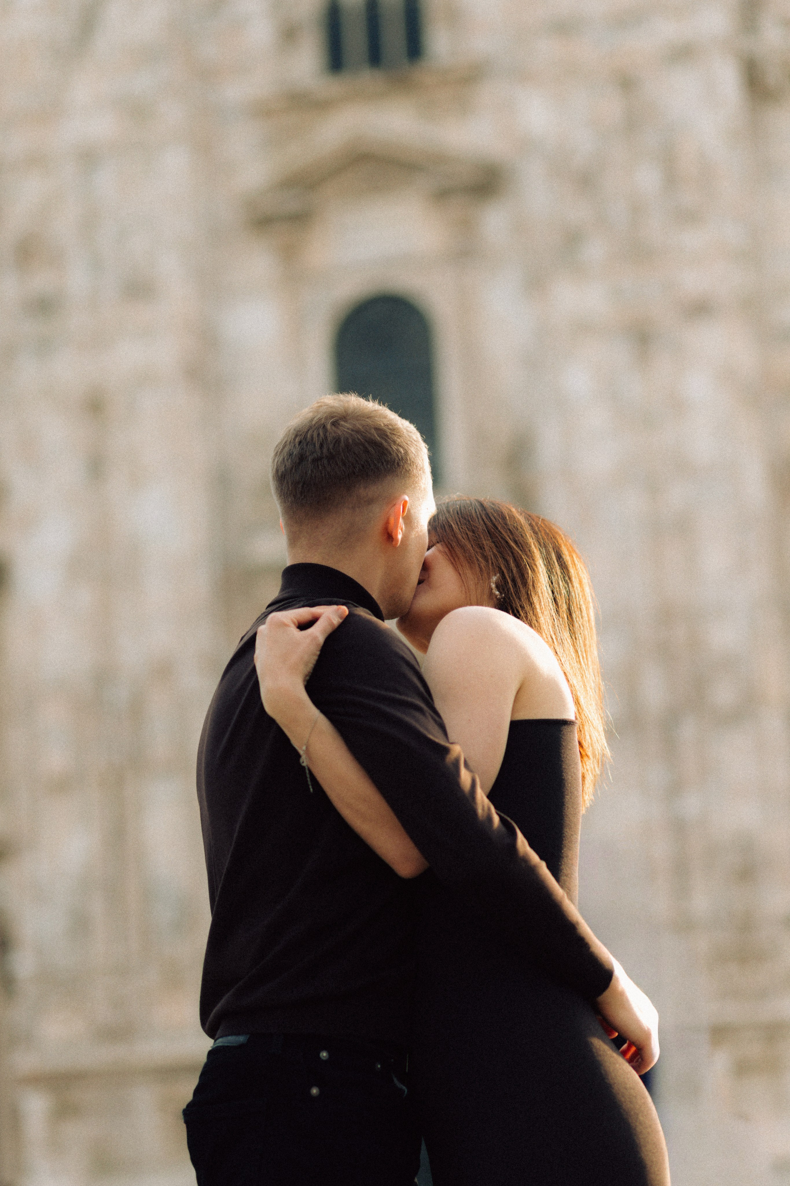 Romantic portrait of a couple in the heart of Milan