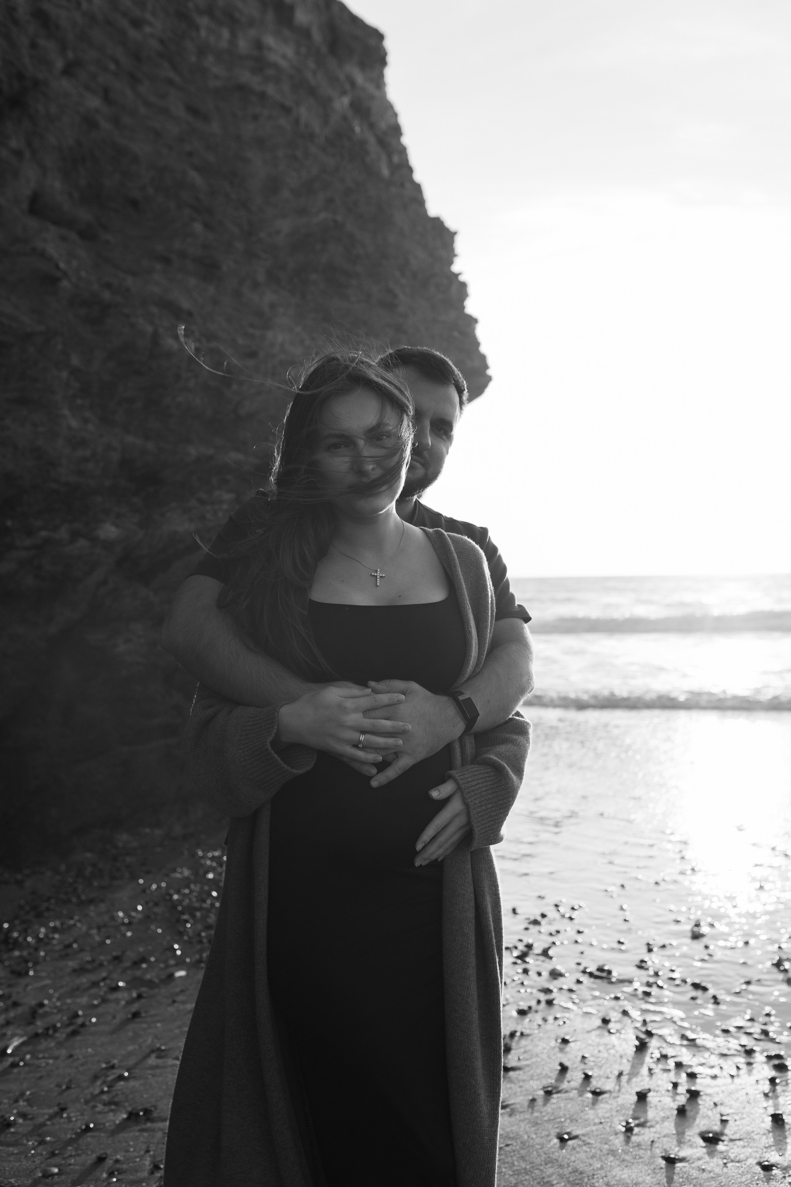 Sunset maternity photoshoot. Annah Louwagie — Lifestyle photographer for couples, families & brands | France & worldwide