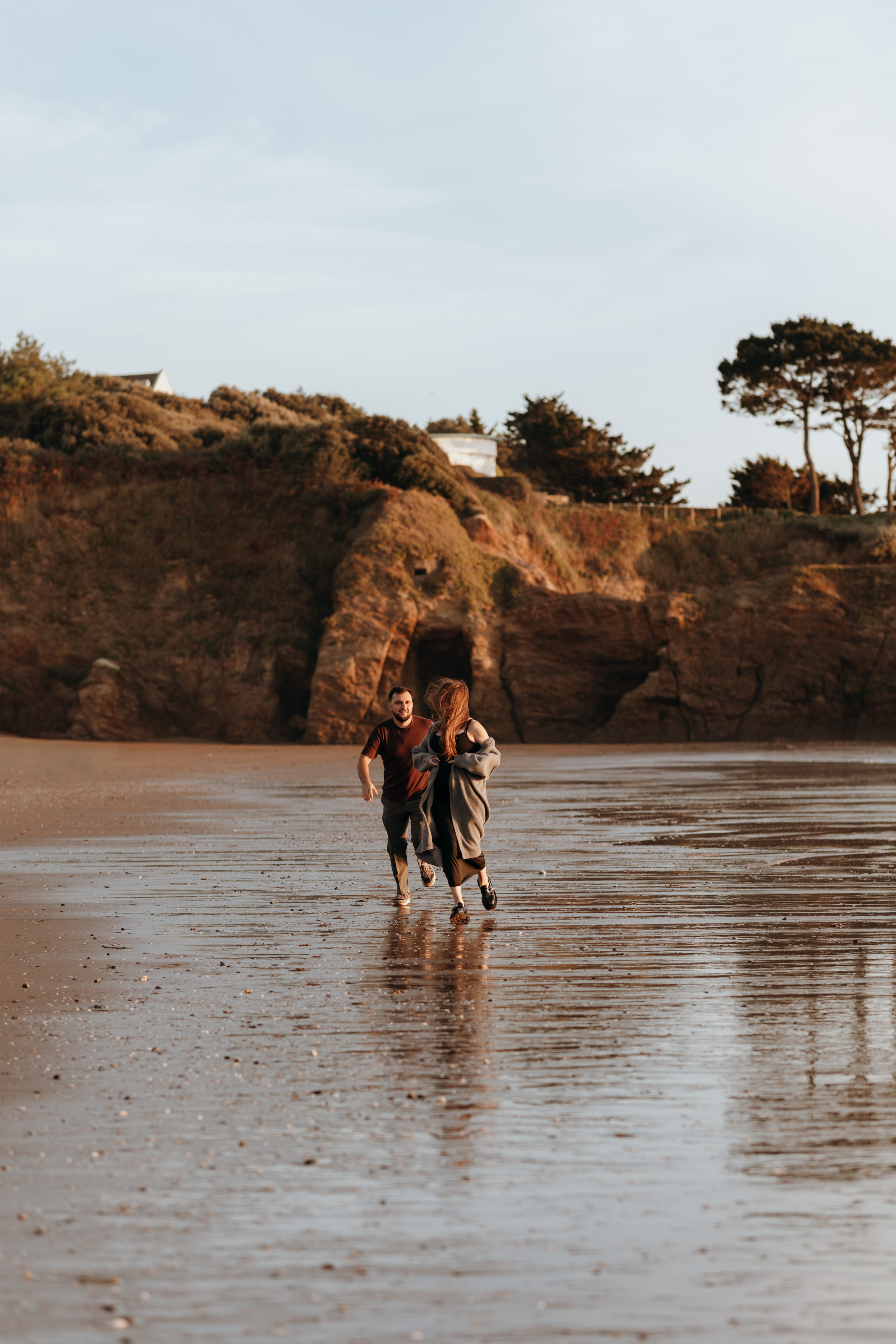 Sunset maternity photoshoot. Annah Louwagie — Lifestyle photographer for couples, families & brands | France & worldwide