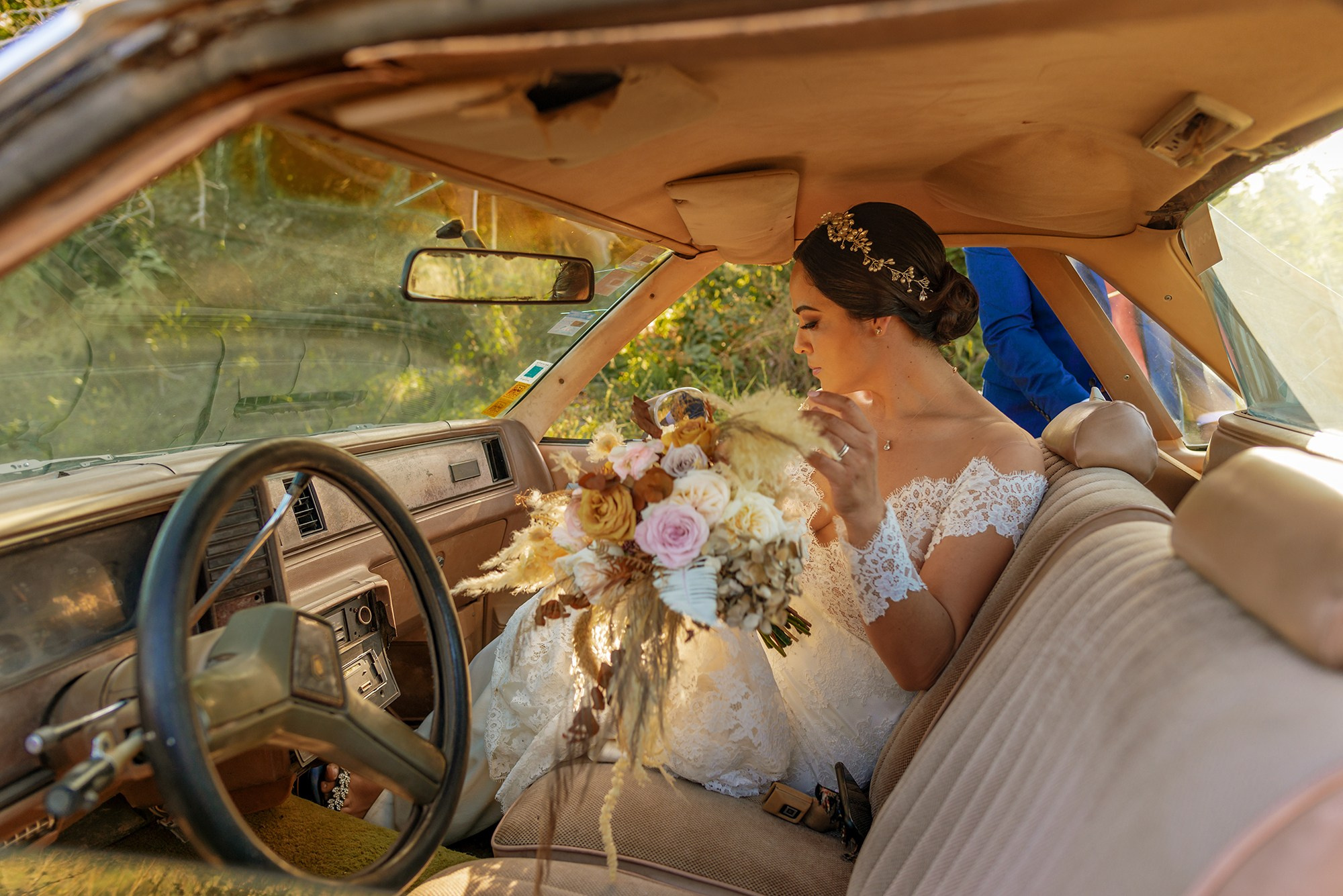 Bride arriving to wedding celebration in Los Cabos – bouquet detail inside car, destination wedding photographer in Baja California Sur