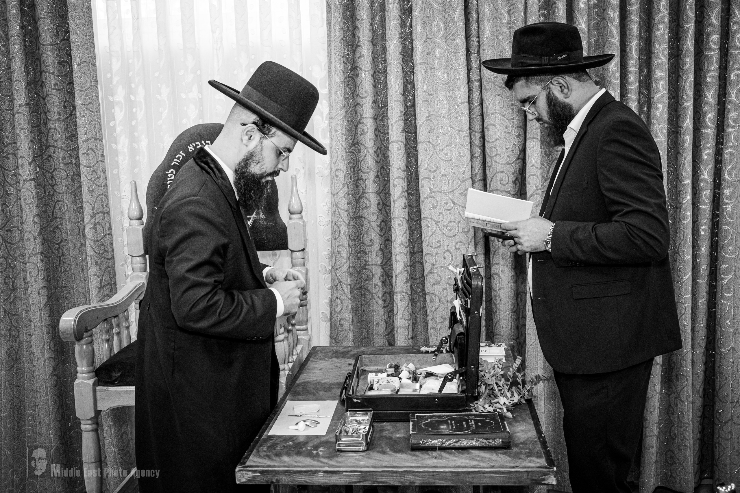 ‏ברית מילה. Middle East Photo Agency — Photography & Event Magnets — סוכנות צילום והדפסת מגנטים לאירועים