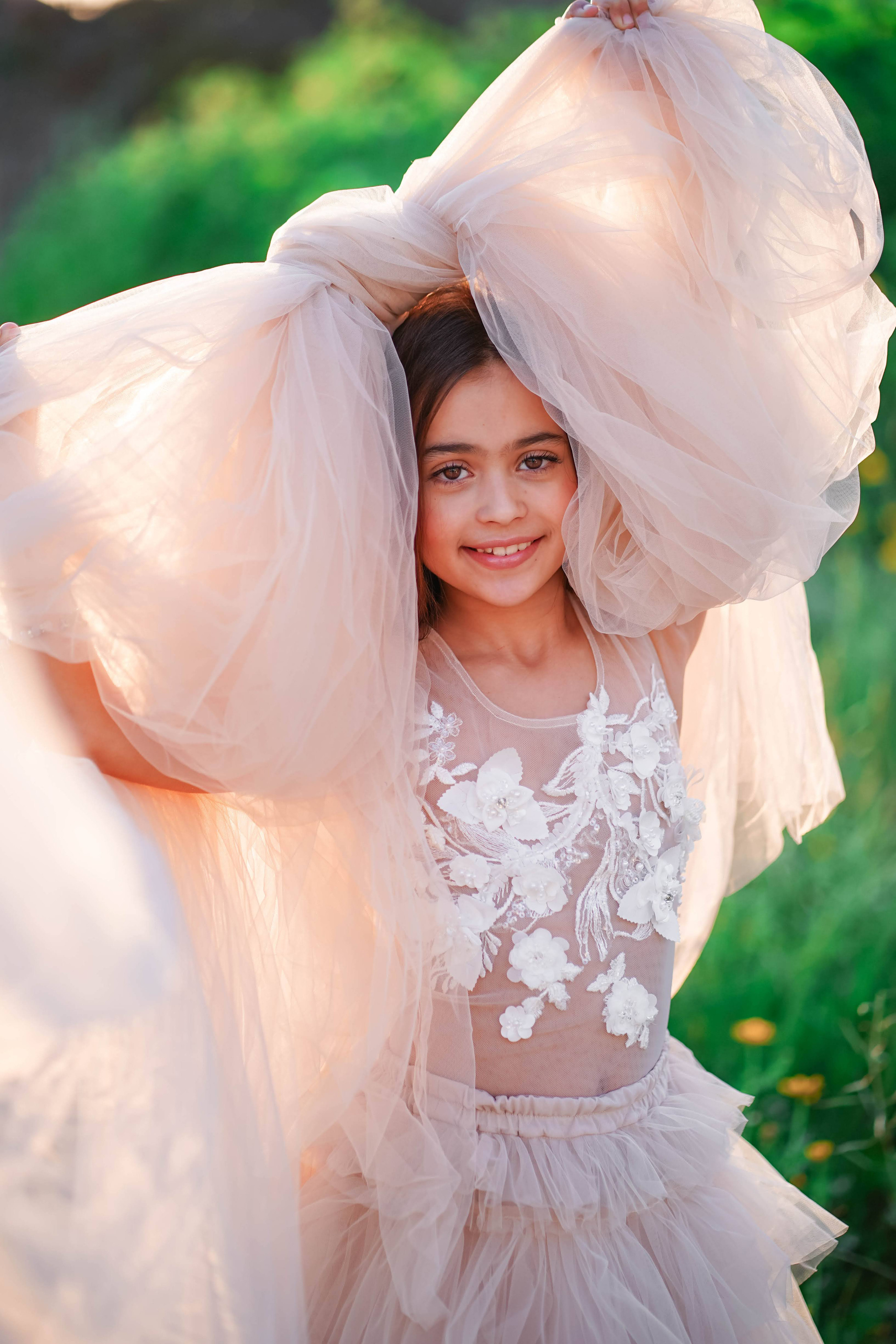 בת מצווה. אלכסנדרה — צלמת מקצועית של משפחה, ילדים, אופנה וסרטוני תדמית