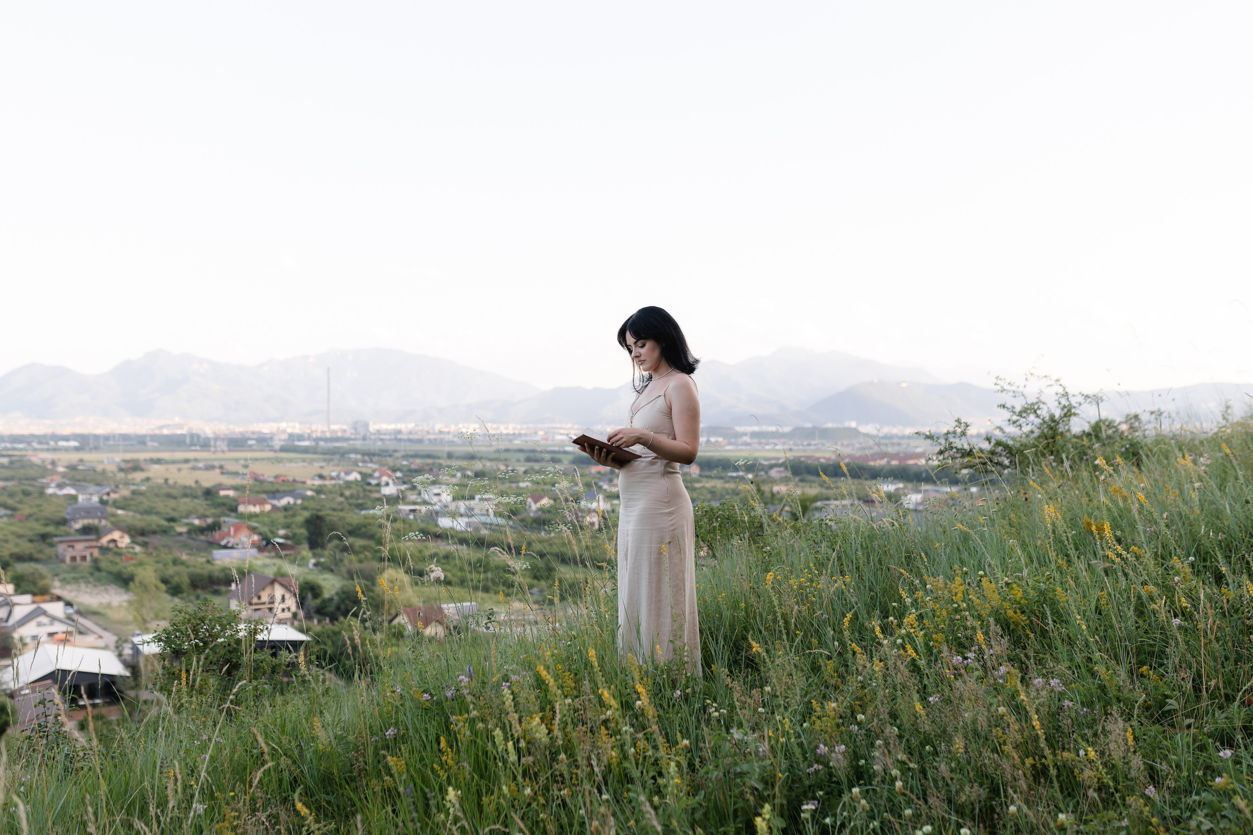 Laura — Portrait. Main