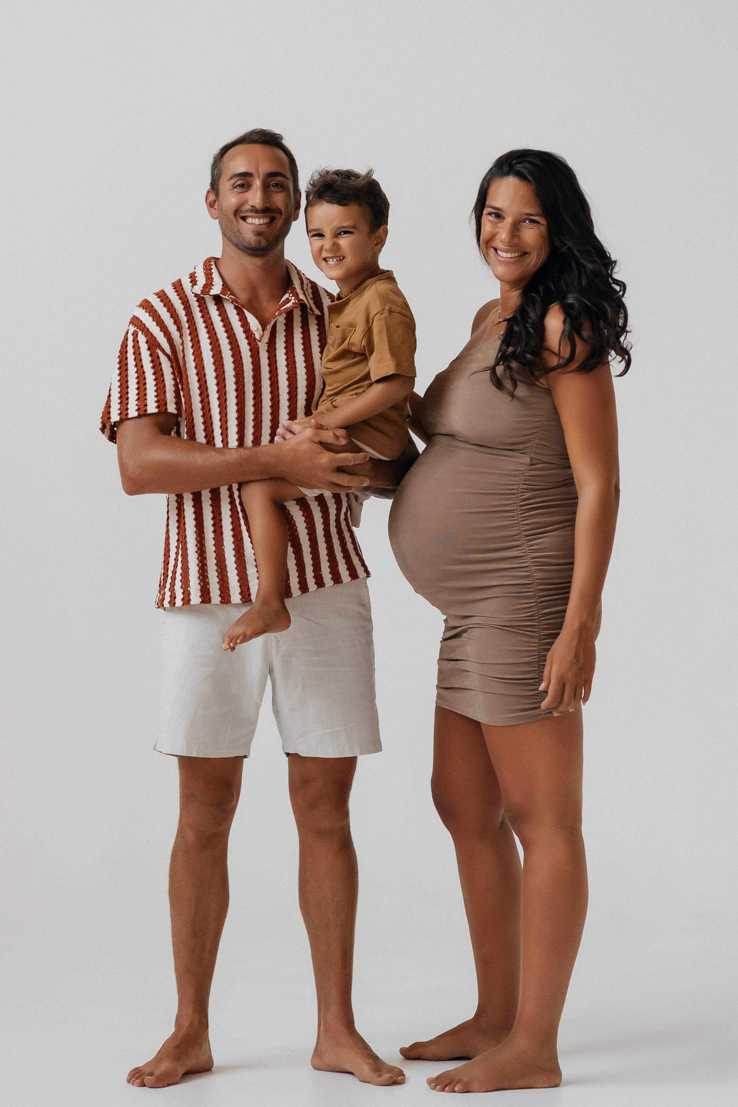 Maternity in studio. Family and wedding photographer in Italy Olga Kulikova