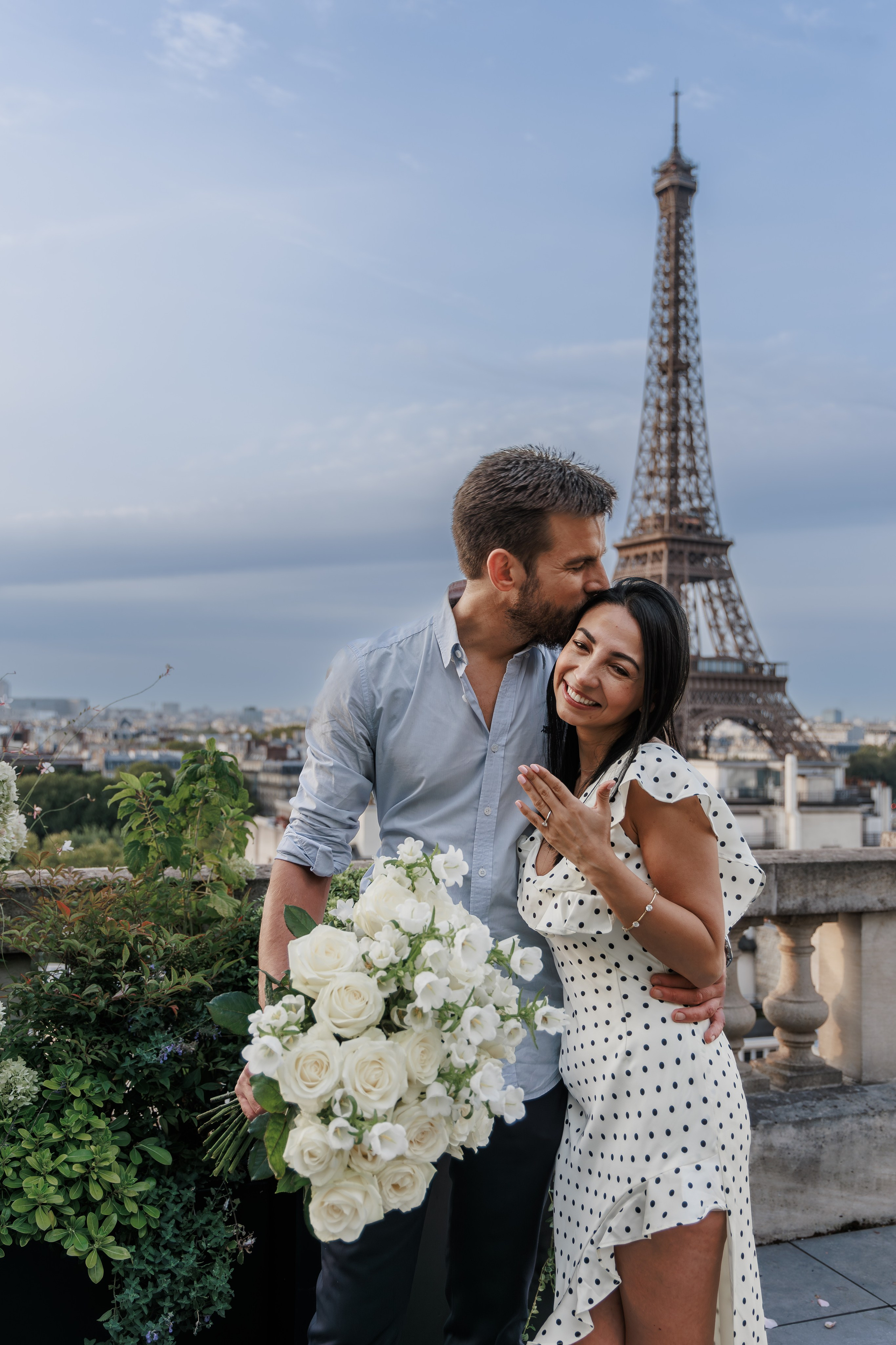 Best Rooftop Terraces in Paris for Proposal Photography & Luxury Photo Shoots (2026 Guide). Photographe à Paris