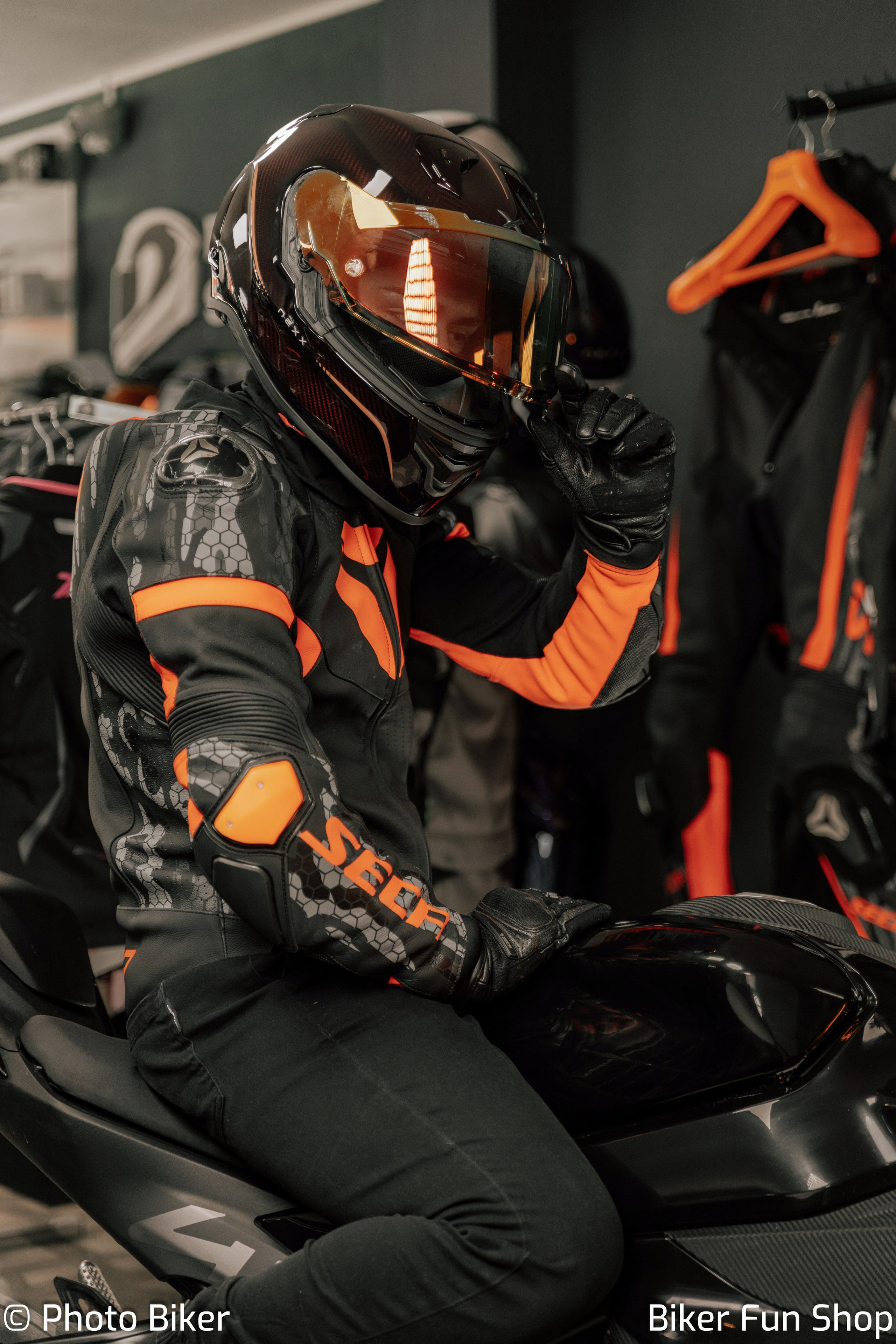 Sesiune foto magazin Biker Fun Shop. Lucian Dedeu — Fotograf