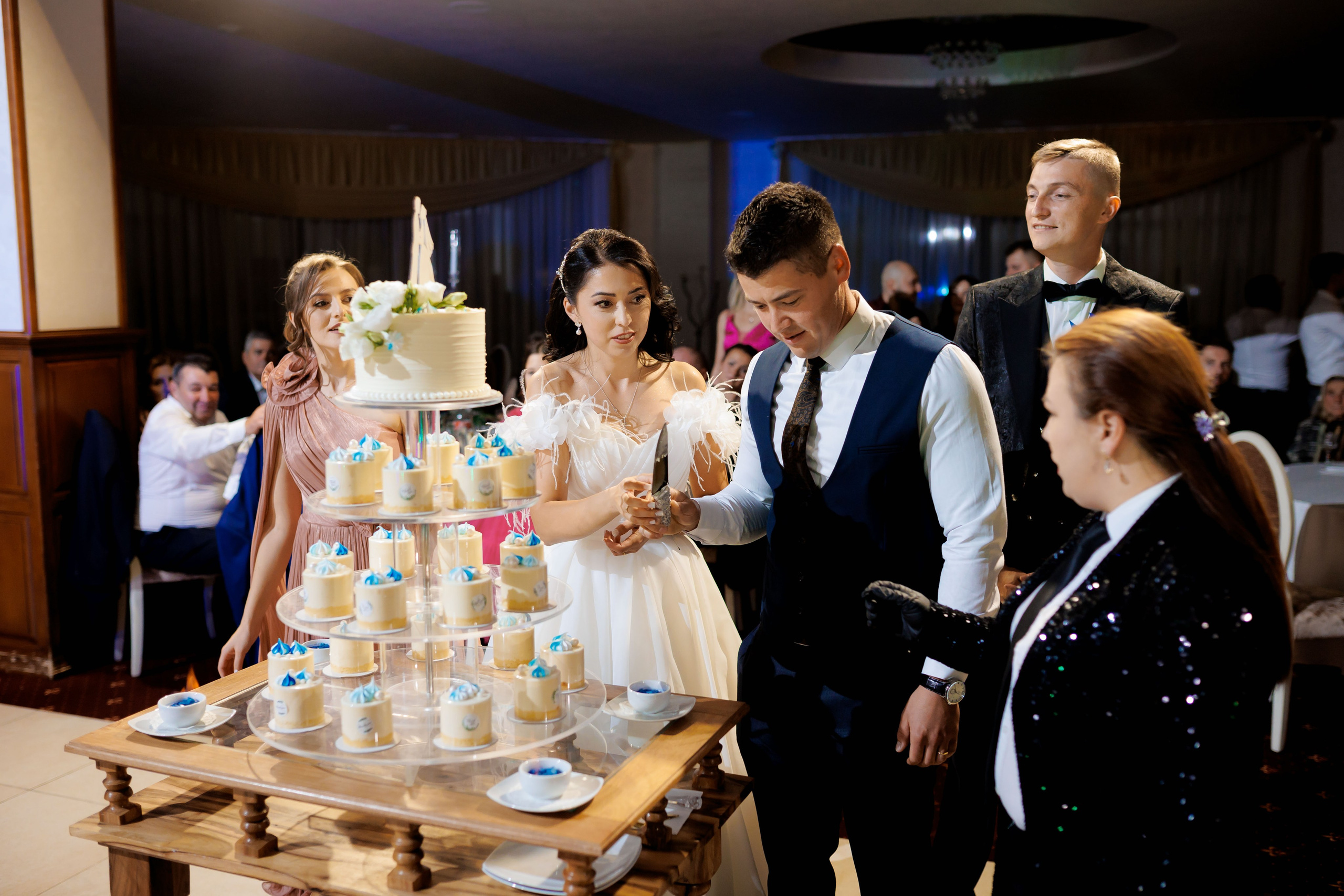 Loredana & Emilian – Ziua Nunții | Videografie - fotografie Botez Suceava, Iași, Botoșani. Servicii foto-video profesionale, pentru momente de neuitat