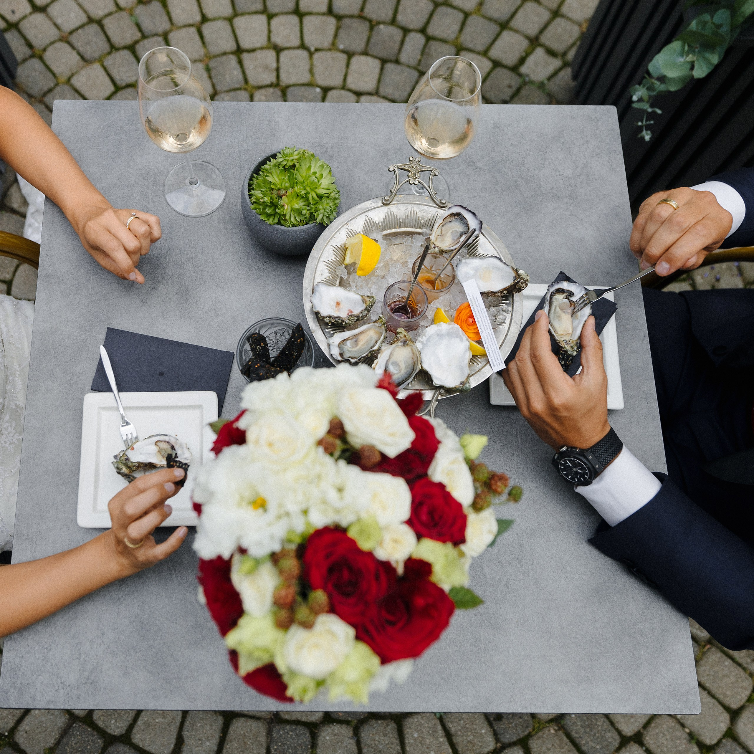 Юбилей свадьбы — 10 лет вместе, Porsche, страсть и стильная фотосессия в Риге. Евгений Тимофеев | Свадебный и контент-фотограф и видеограф в Риге