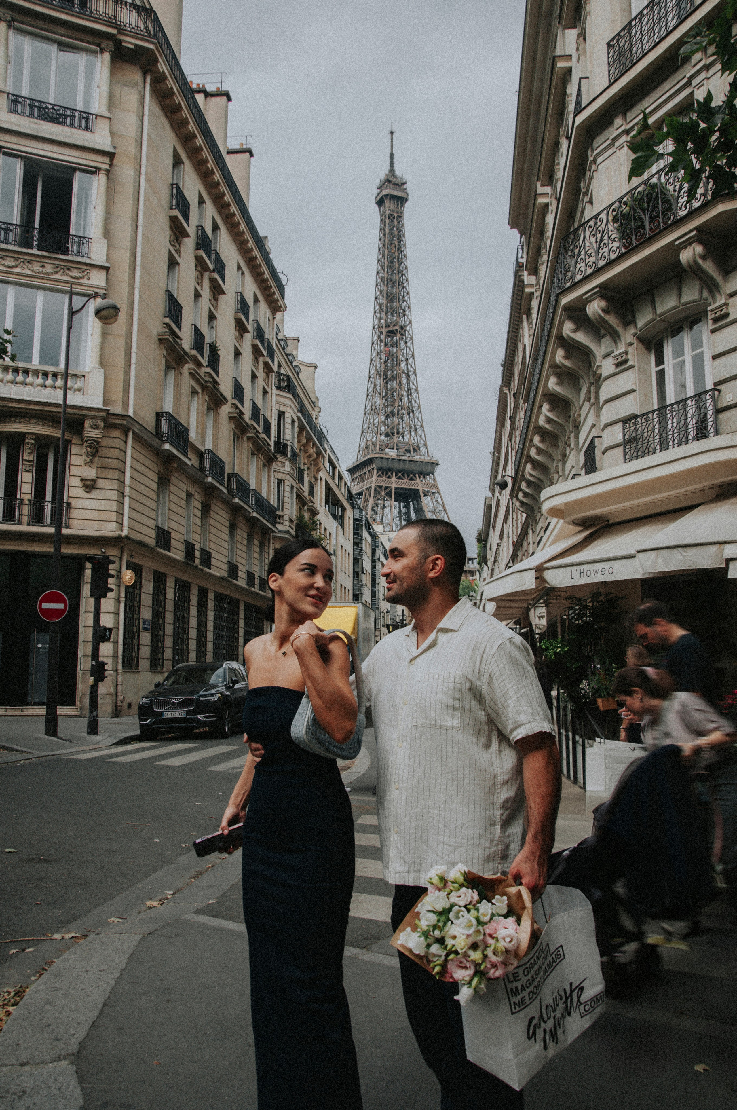 Wedding photoshoot at the Eiffel Tower. Paris photographer — Polina Osipova