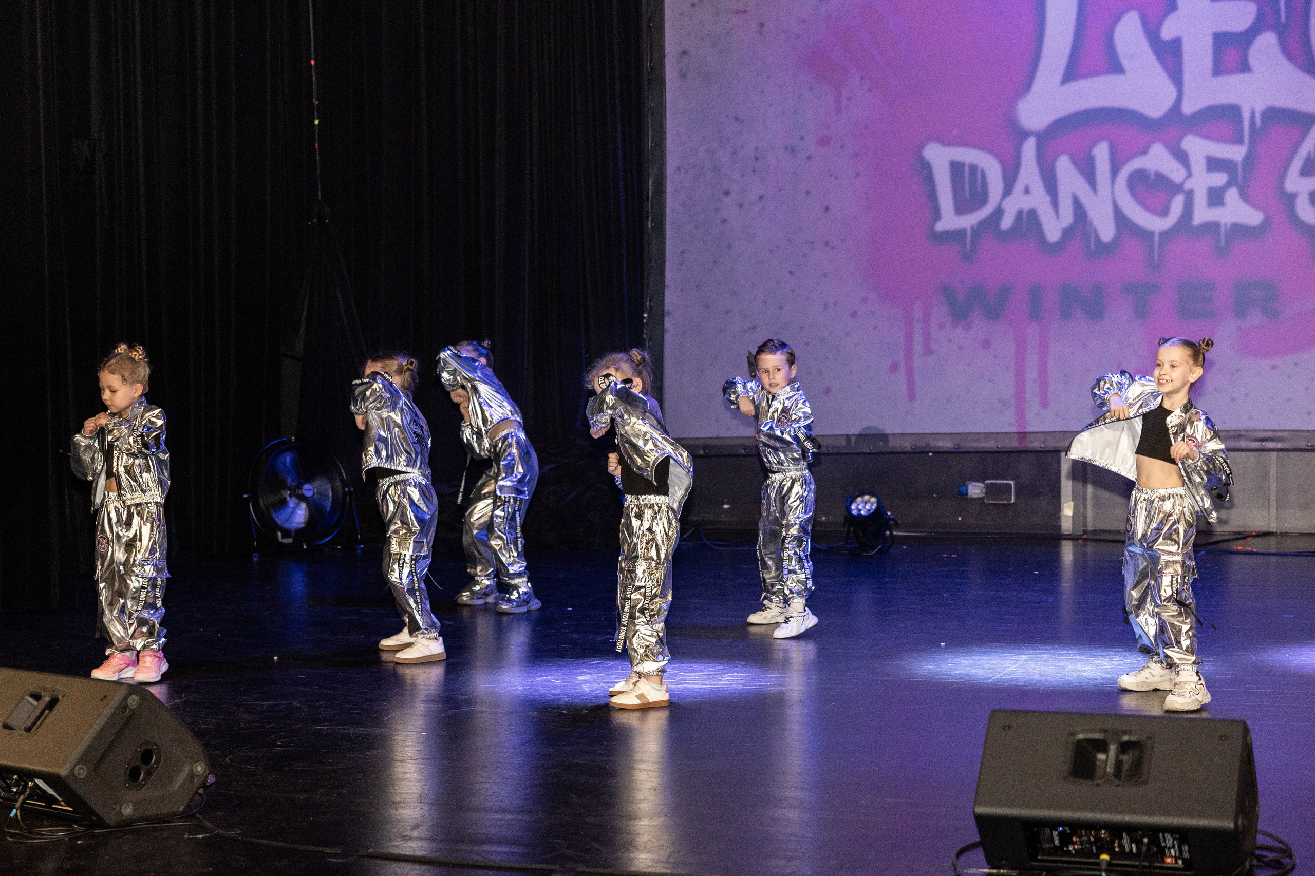 LEO DANCE SHOW WINTER 2025. Семейный и детский фотограф в Варшаве Мила Бобровская