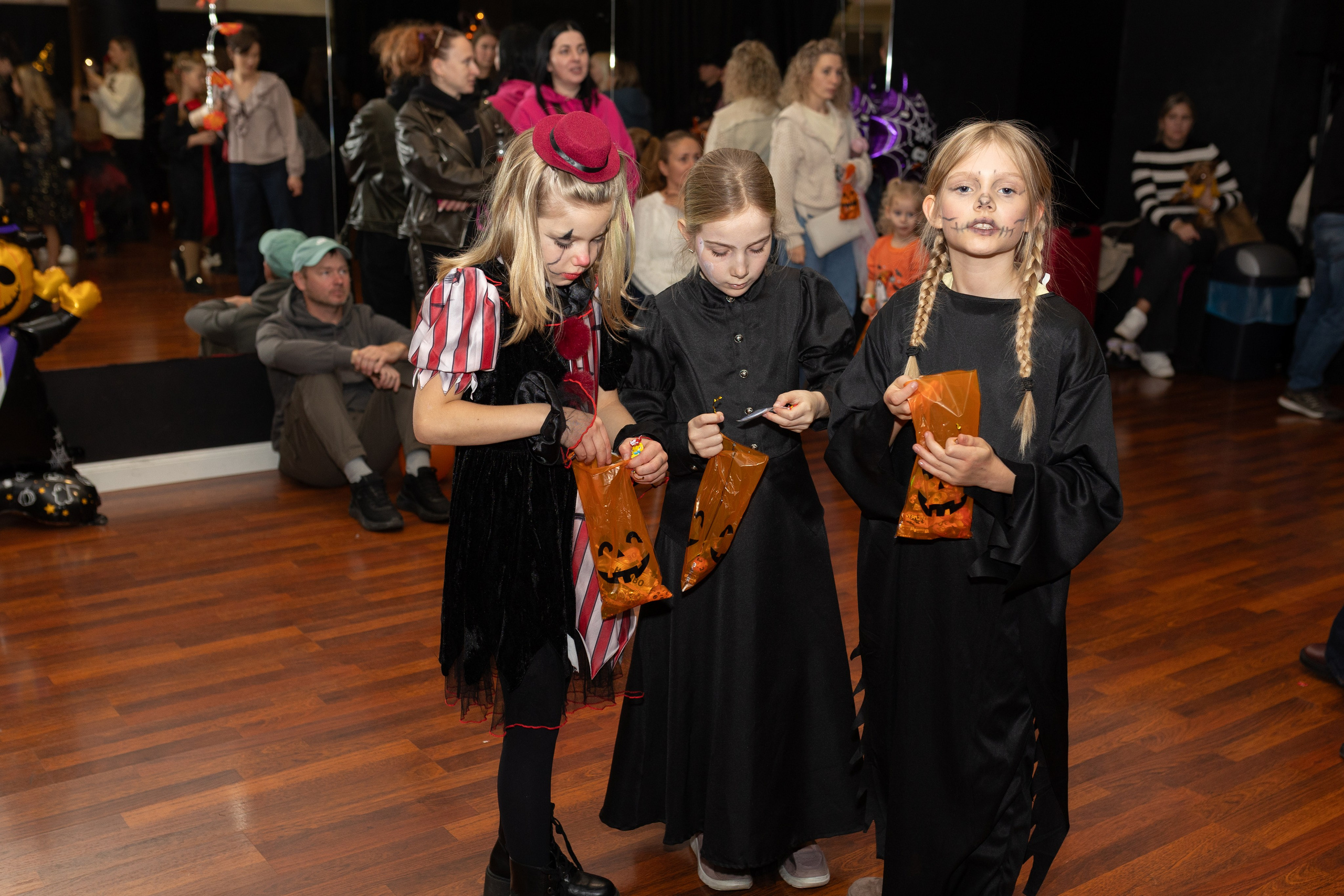 Leo dance studio Helloween 2025. Семейный и детский фотограф в Варшаве Мила Бобровская