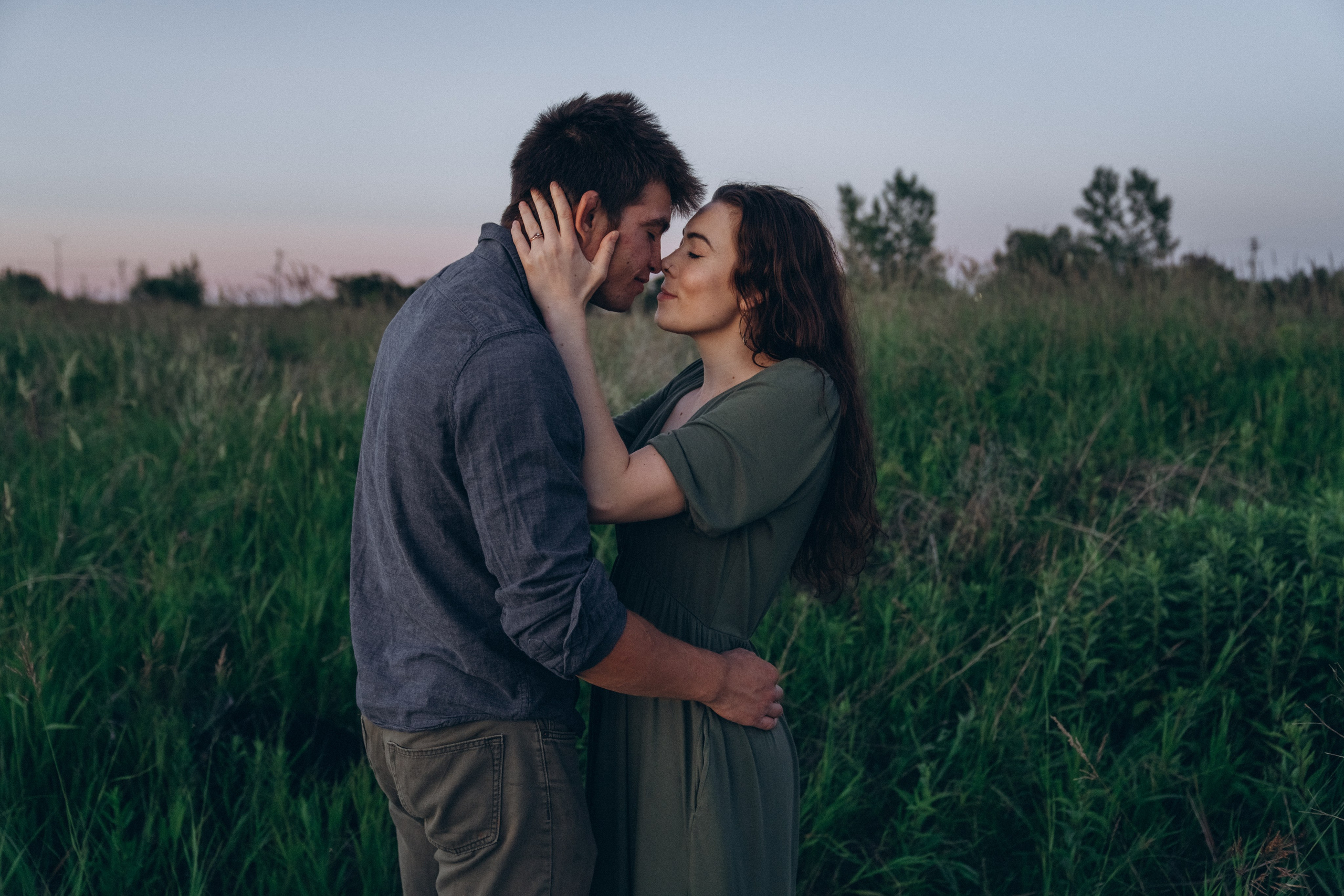 Jesslyn and Aaron love story. Photographer Viktoriia Skavronskaya