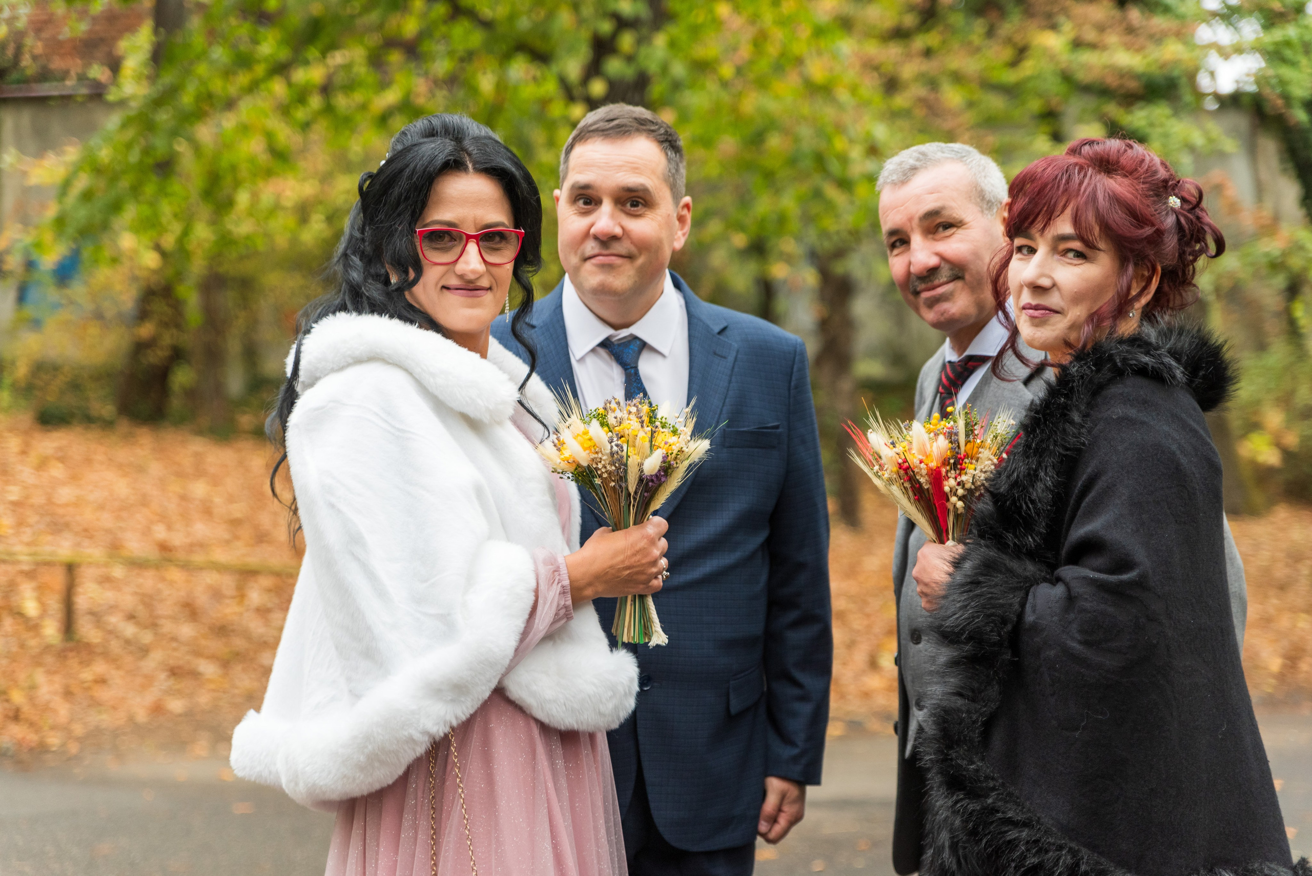 Wedding photo shoot, Bucharest wedding photographer, wedding photos at Cutitul de Argint Park