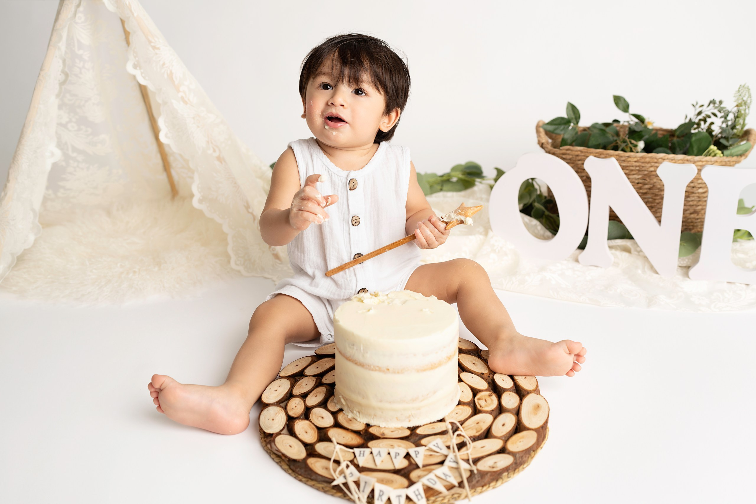 CAKE SMASH PHOTOGRAPHY. Newborn, Sitter and Cake Smash Photographer in Doha, Qatar