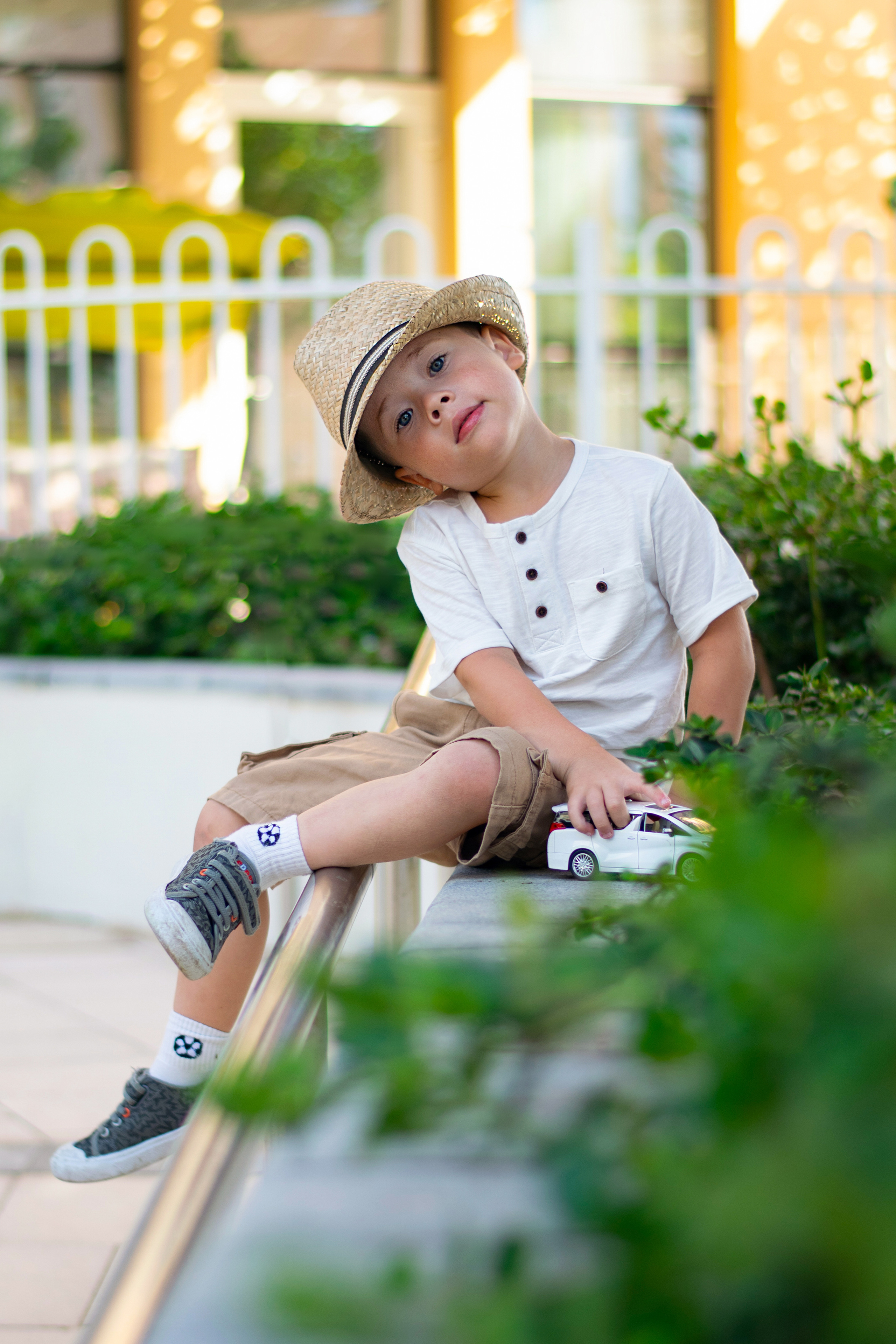 Children in nature. Photo shoot on the street. Children's photos. The best children's photographer in Abu Dhabi Dubai