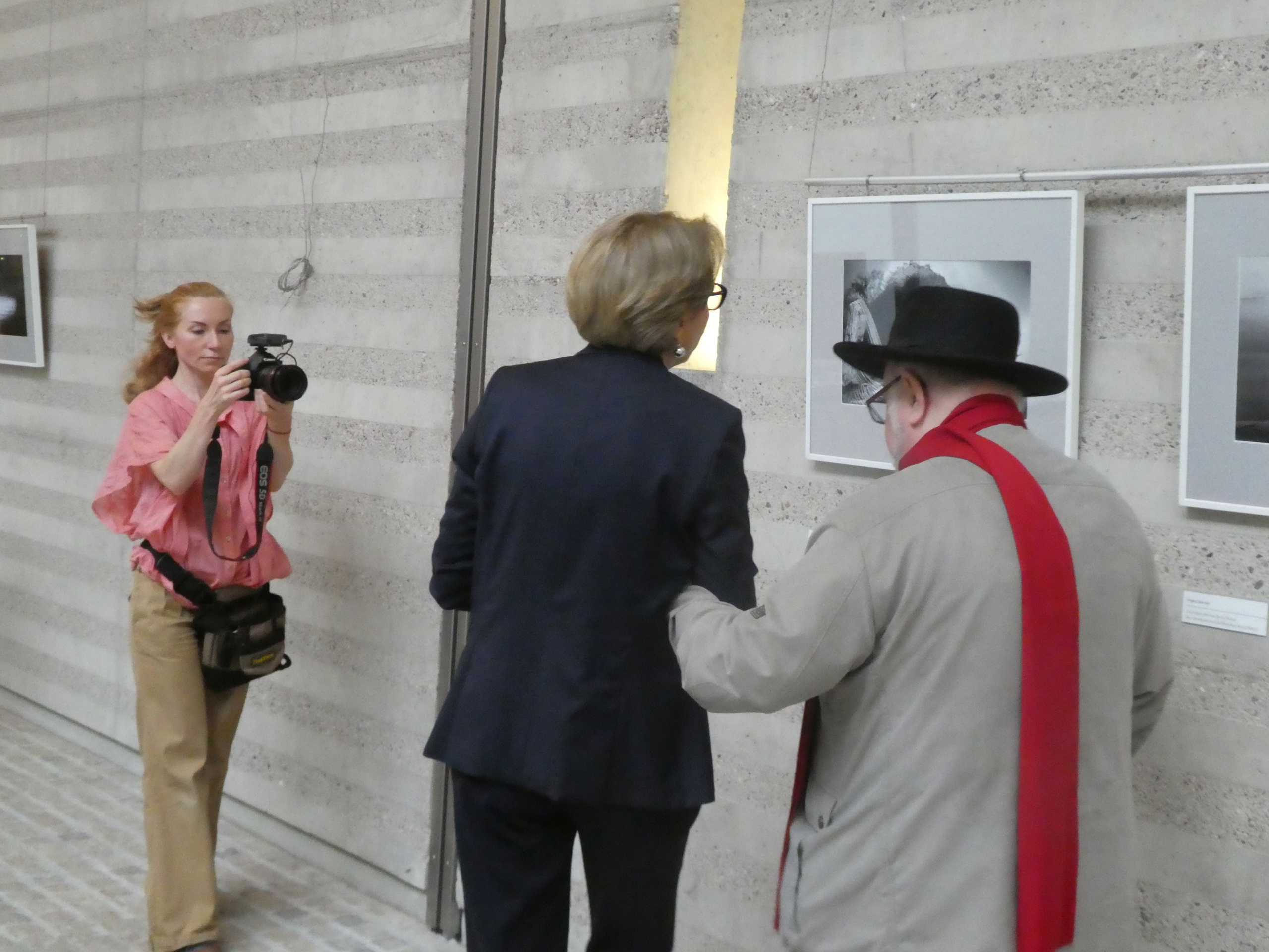 BIO, CRITIQUE ET CONTACT. Natalia Bogdanovska. Films et photographie corporate en France