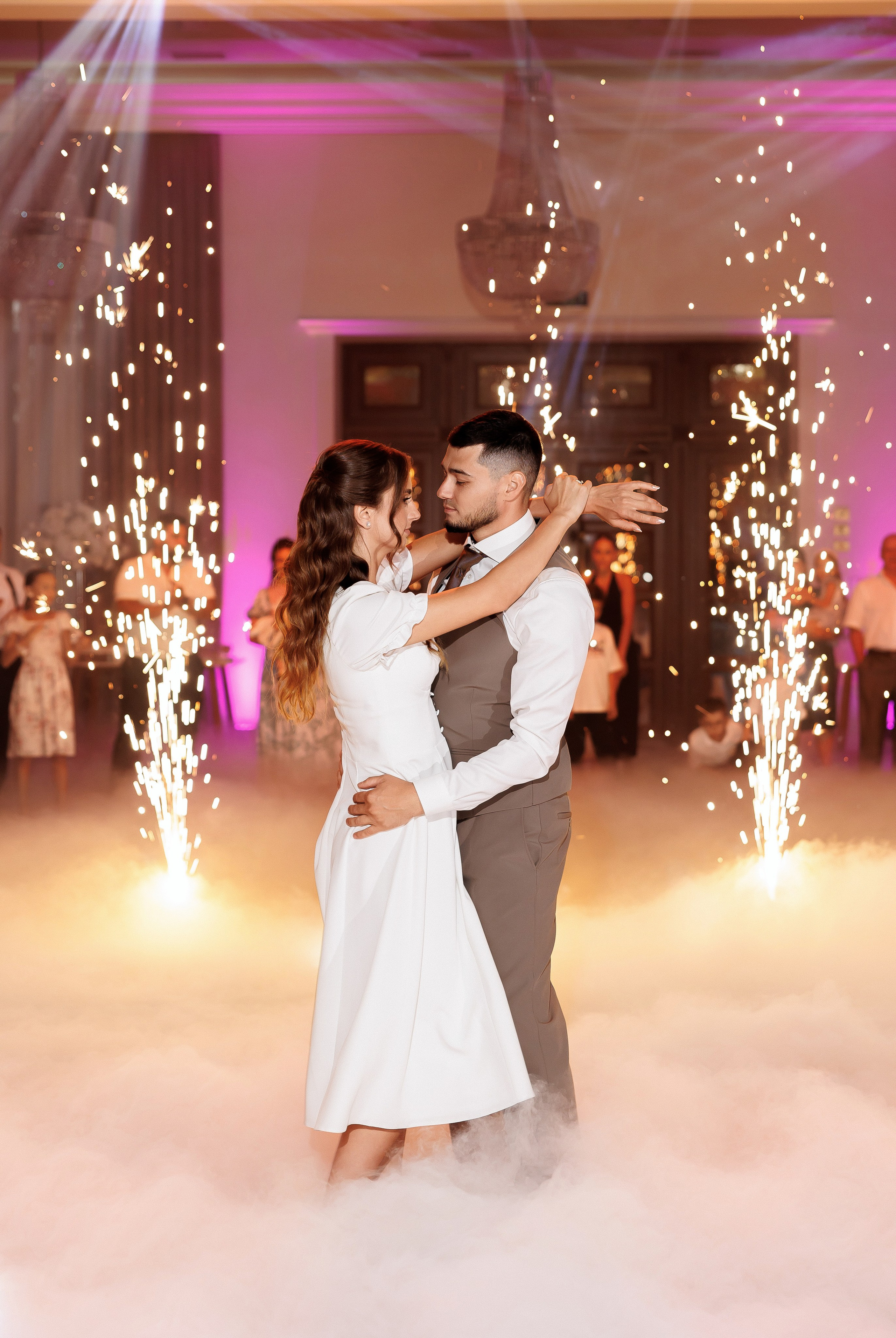 Eugen & Livia — Grand Elysee — Wedding Day. Servicii Foto și Video 067188353