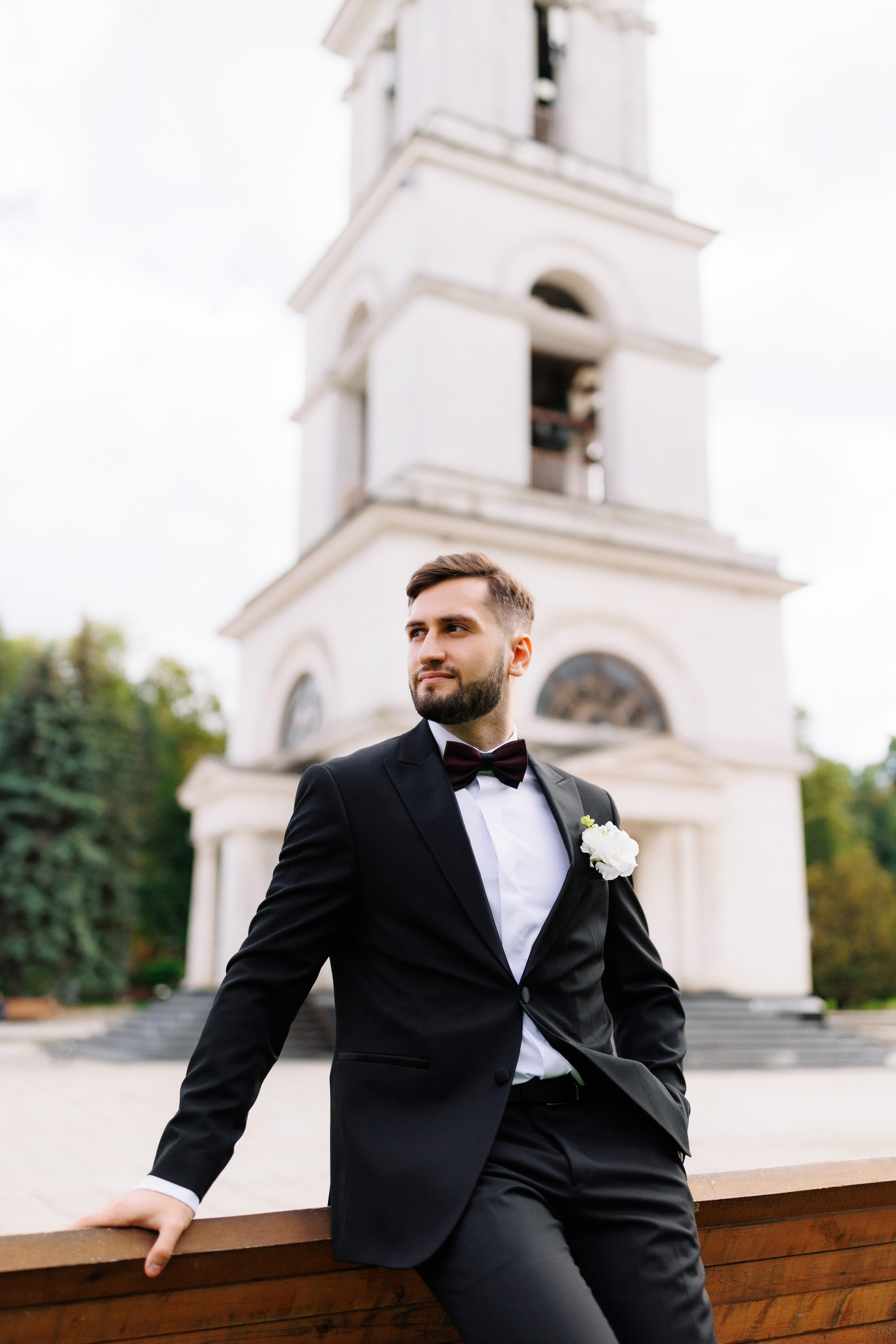 Nunți elegante fotografiate în stil cinematic, detalii fine, emoții reale, film analog și fotografie digitală.